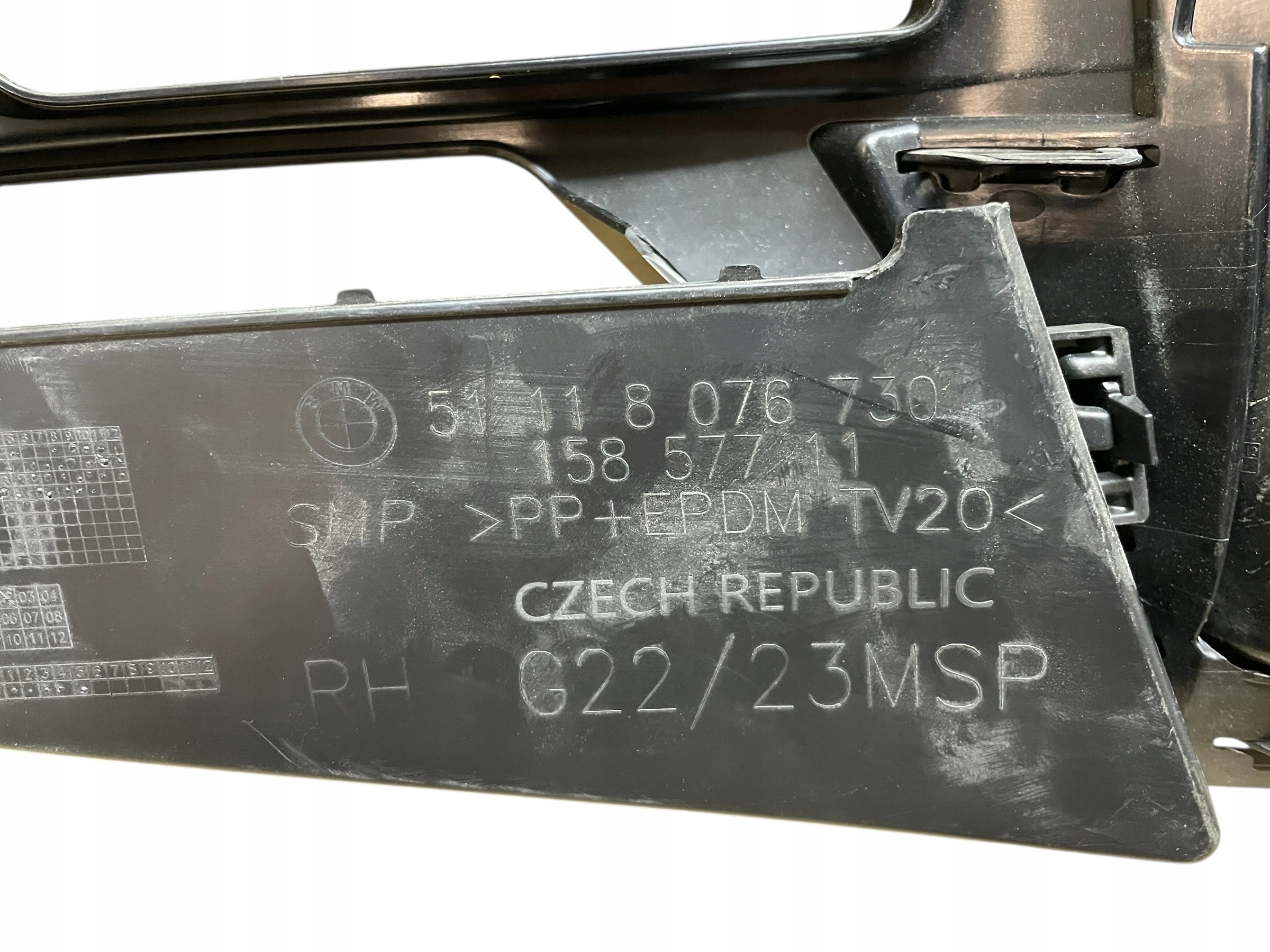 grid of a bumper front right BMW 4 G22 G23
