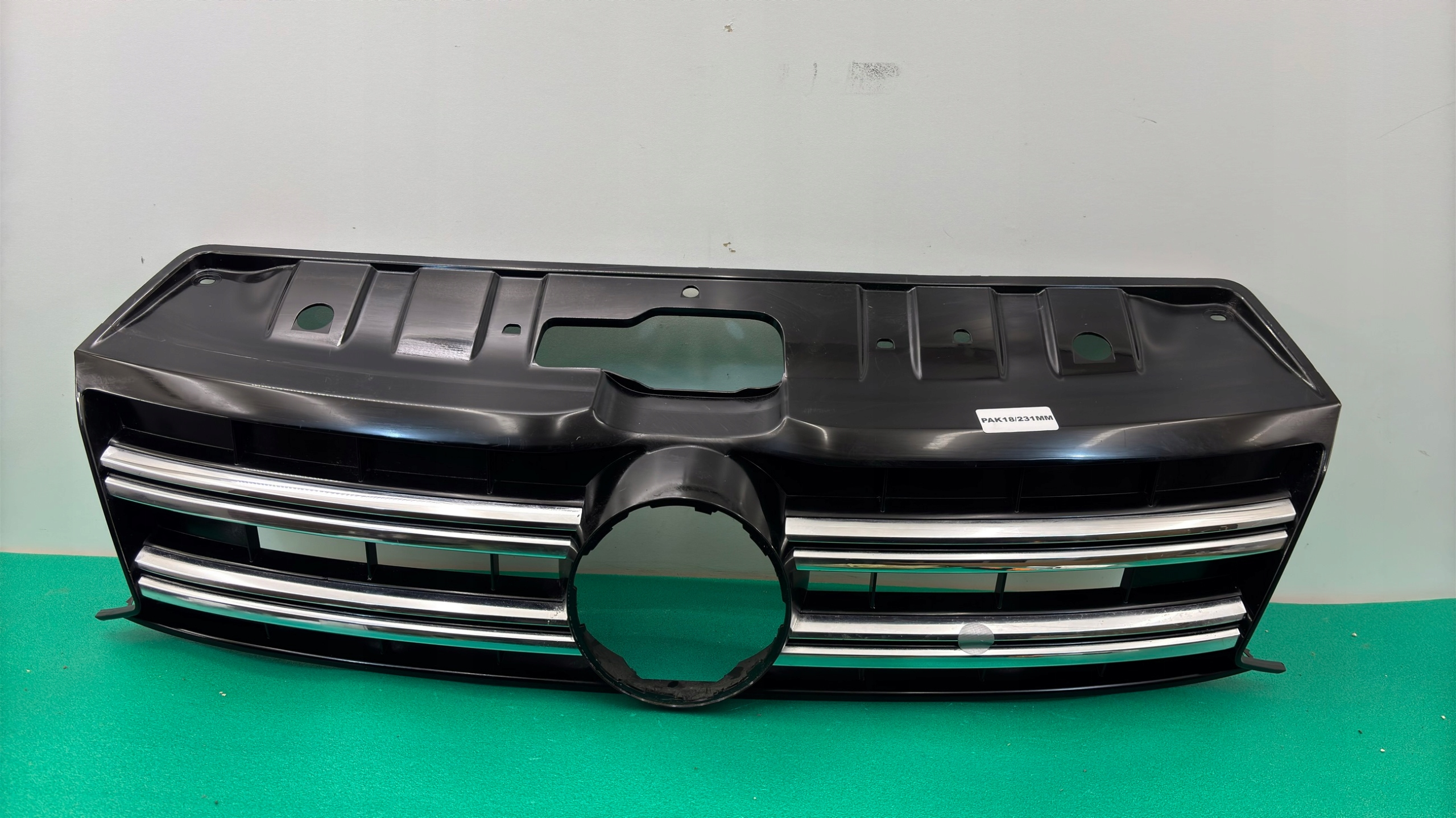 VW Amarok 2H7 Kühlergrill FRONTGRILL Kühlergitter 2H7853651KA - Thumbnail 1