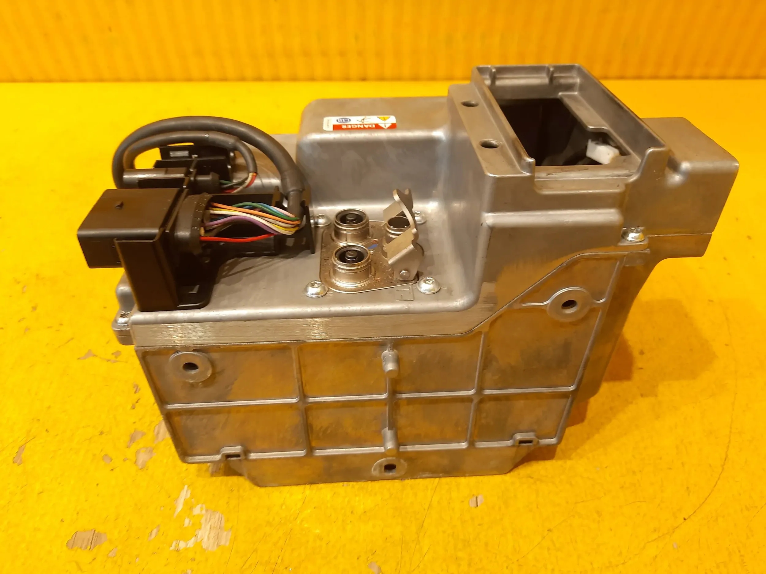 Porsche Cayenne 7P FALOWNIK PRZETWORNICA NAPIĘCIA 7P0010697D