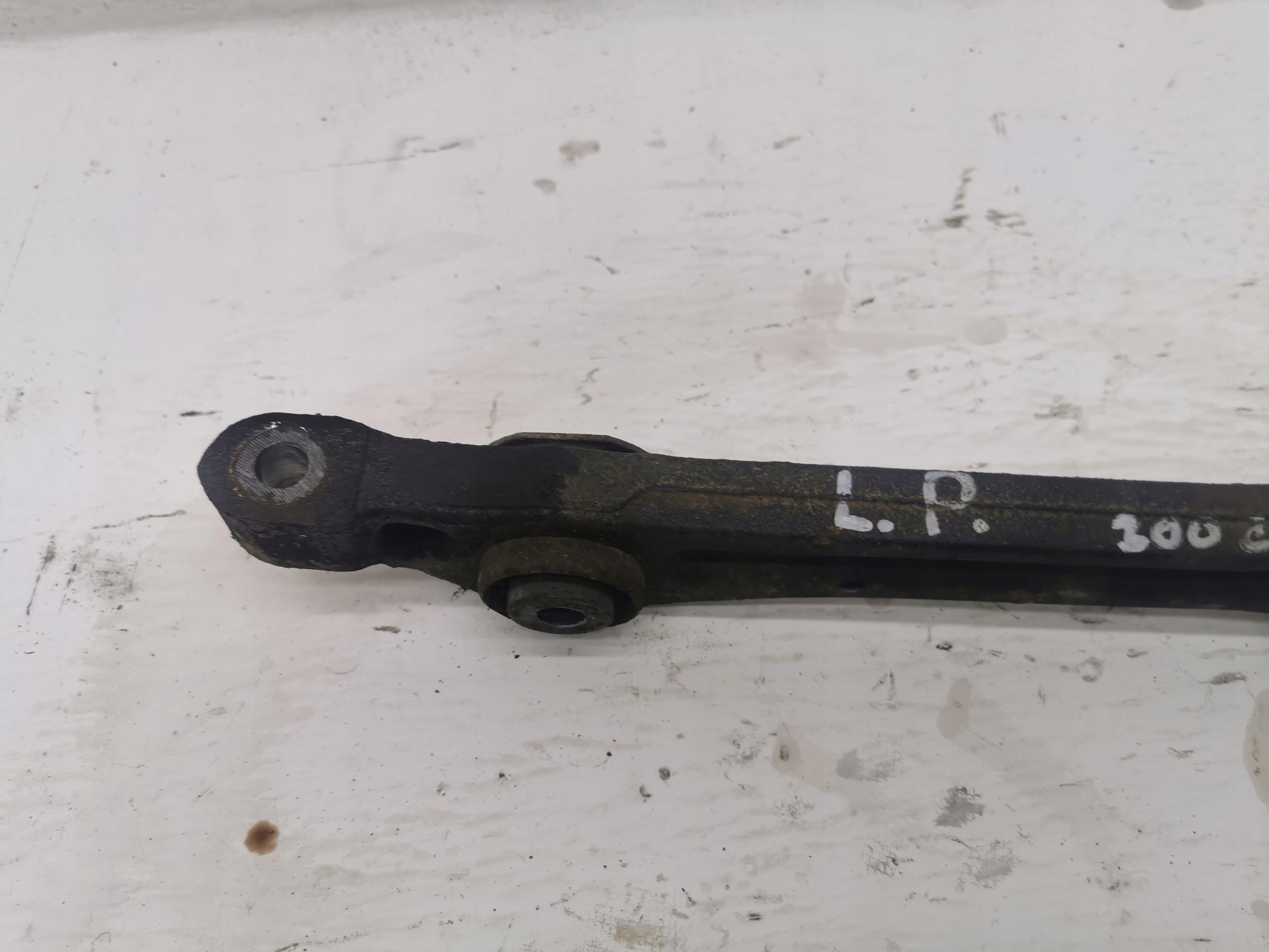 arm left front CHRYSLER 300C 3.0 CRD V6 218KM