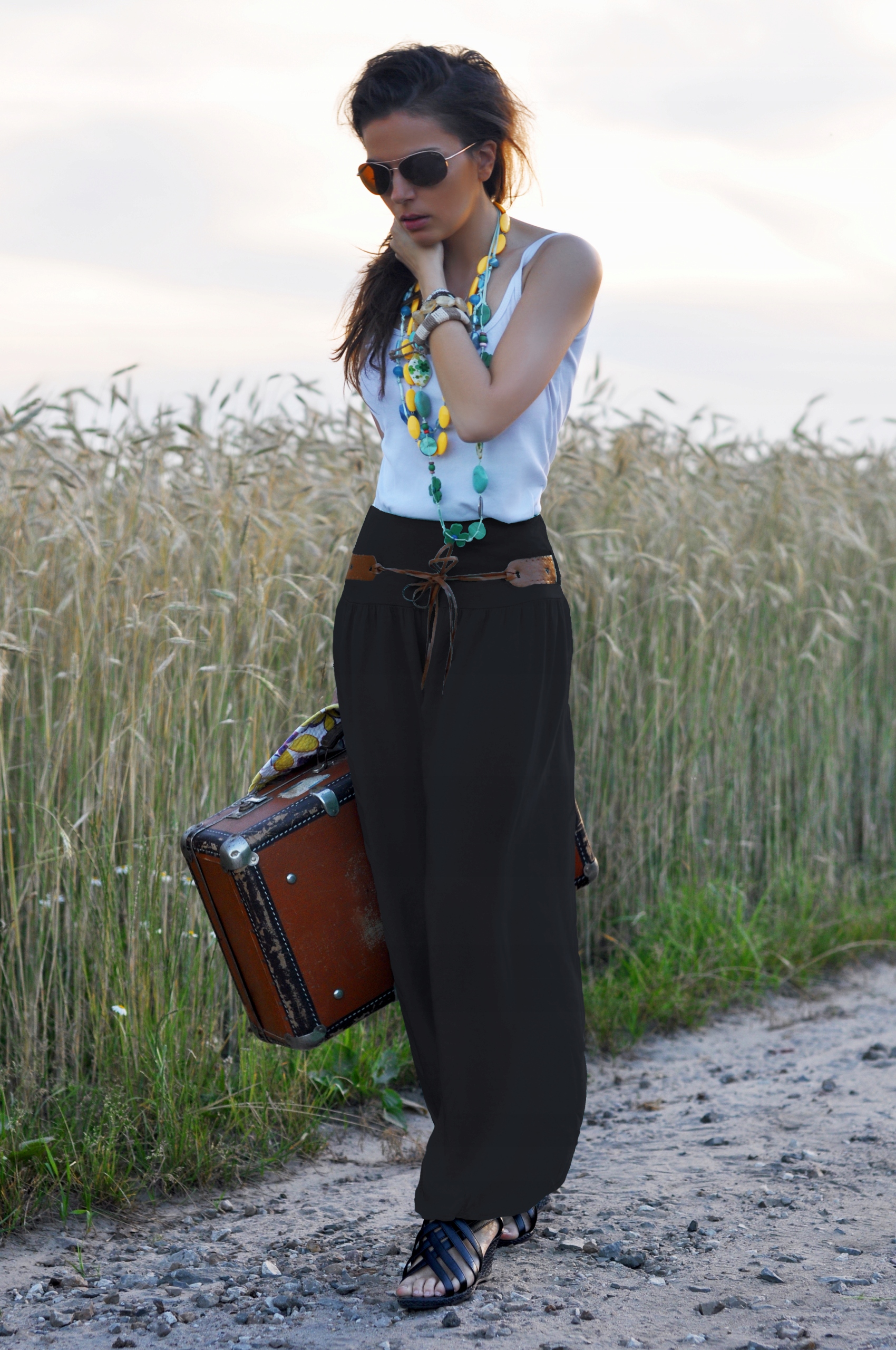 Spodnie szerokie ALLADYNY z paskiem Boho gumka w pasie CZARNE Rozmiar uniwersalny