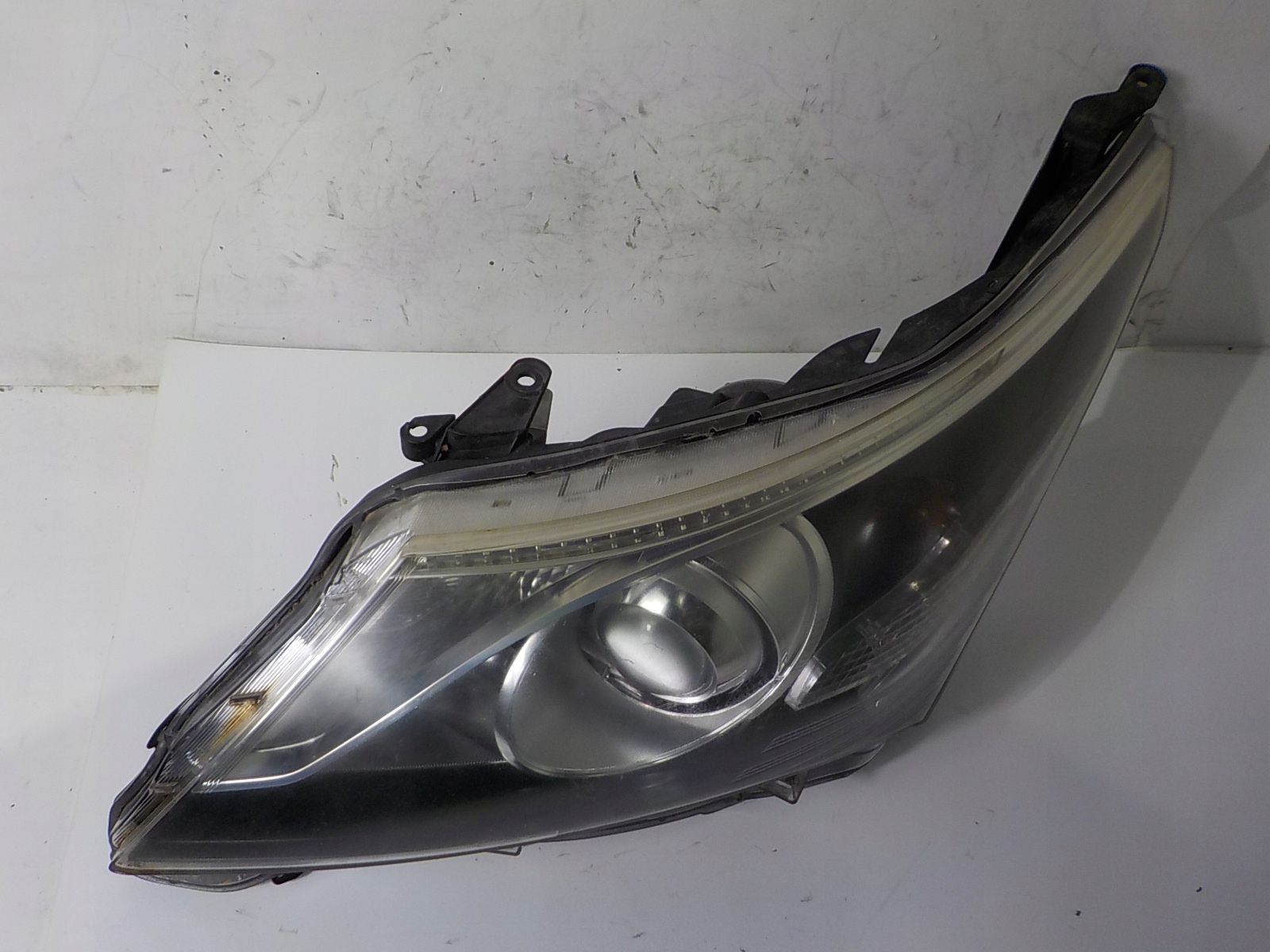 TOYOTA AVENSIS III T27 LIFT light left front front UK