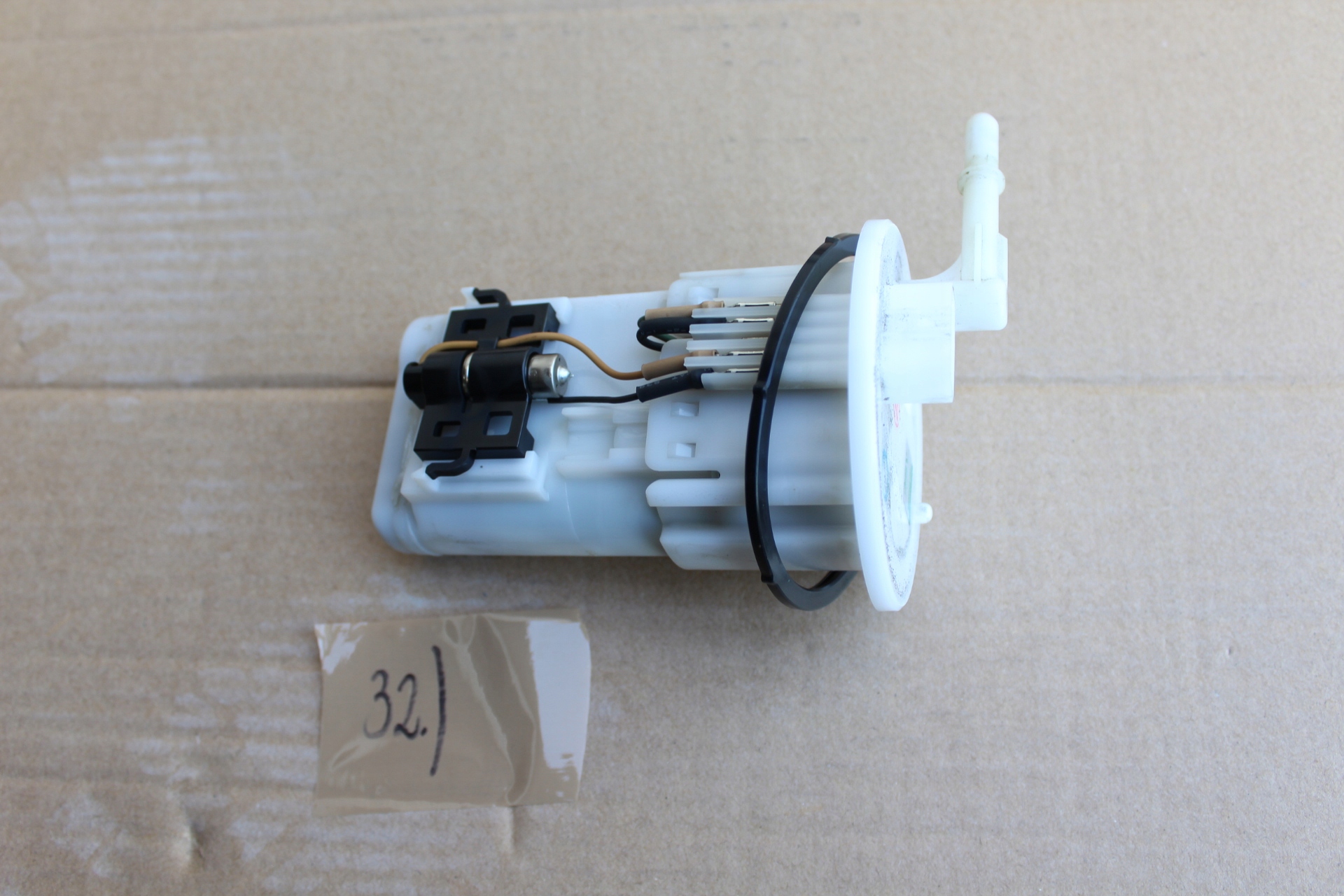 R1RN32.POMPAPALIWA - YAMAHA R1 RN32 топливный насос