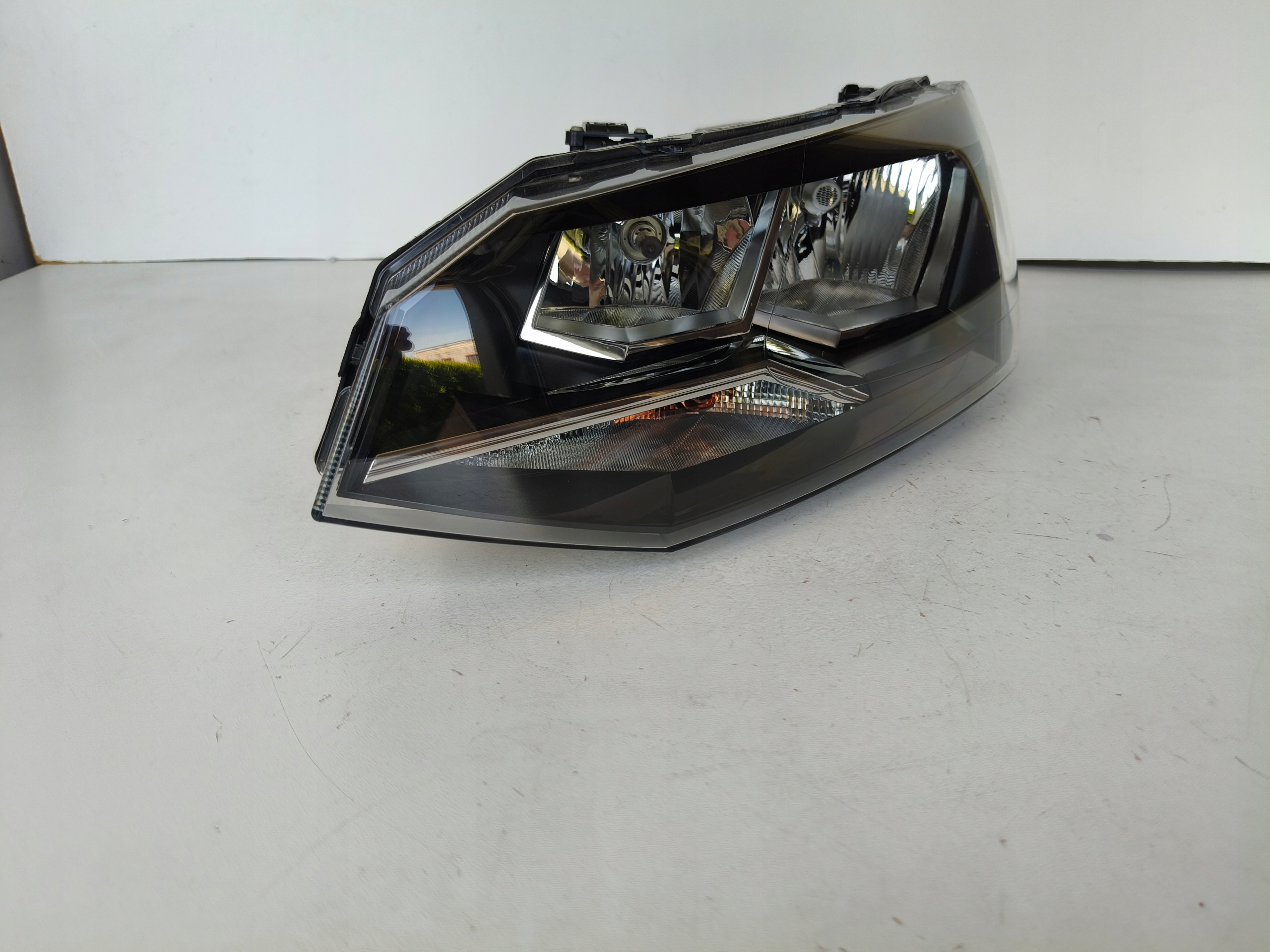 light left REFLEKTOR VW POLO 2G 2G0 17