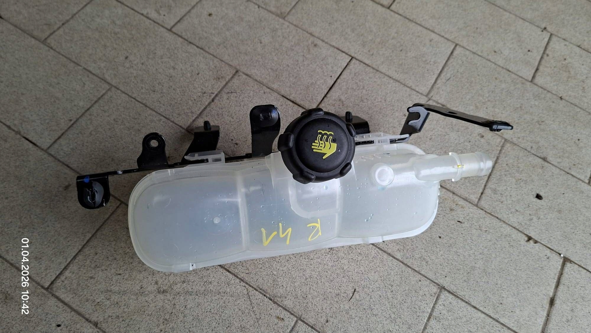 Réservoir eau Renault 4 5 217118965R