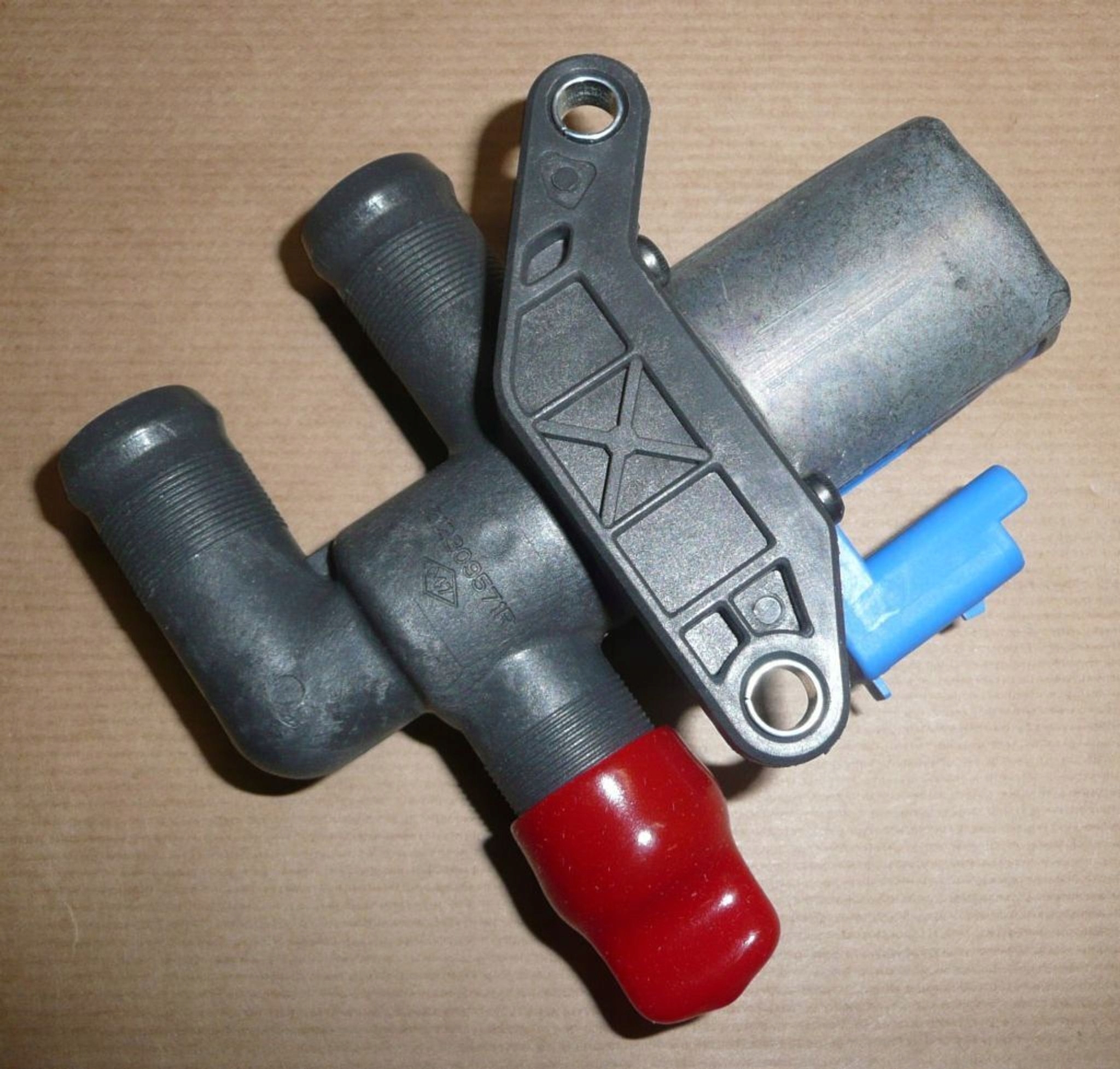 шланг патрубок клапан renault FLUENCE с.e. 2013 электрический