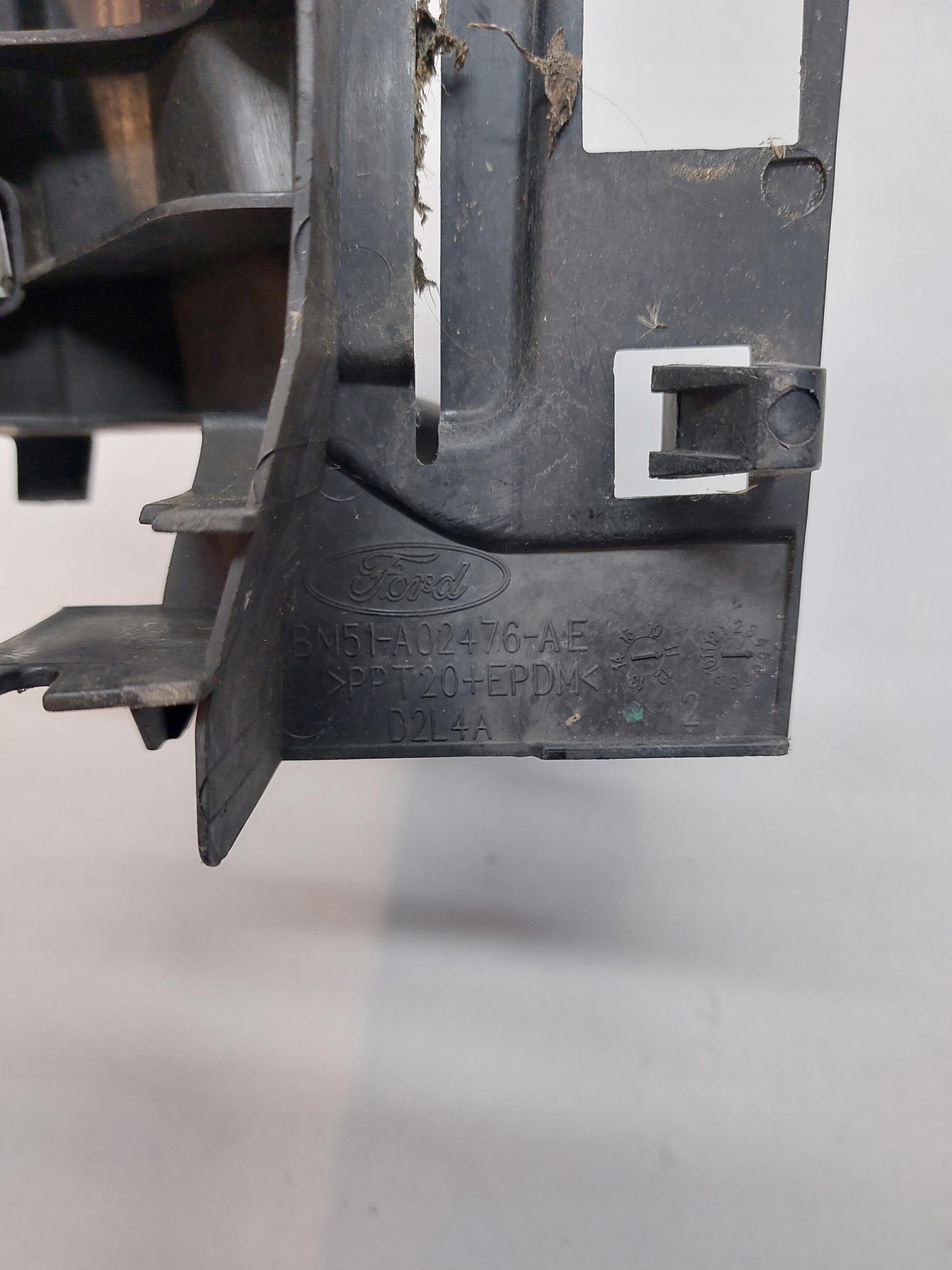 cover of a hinge bonnets right FORD FOCUS MK3 BM51-A02476-AE