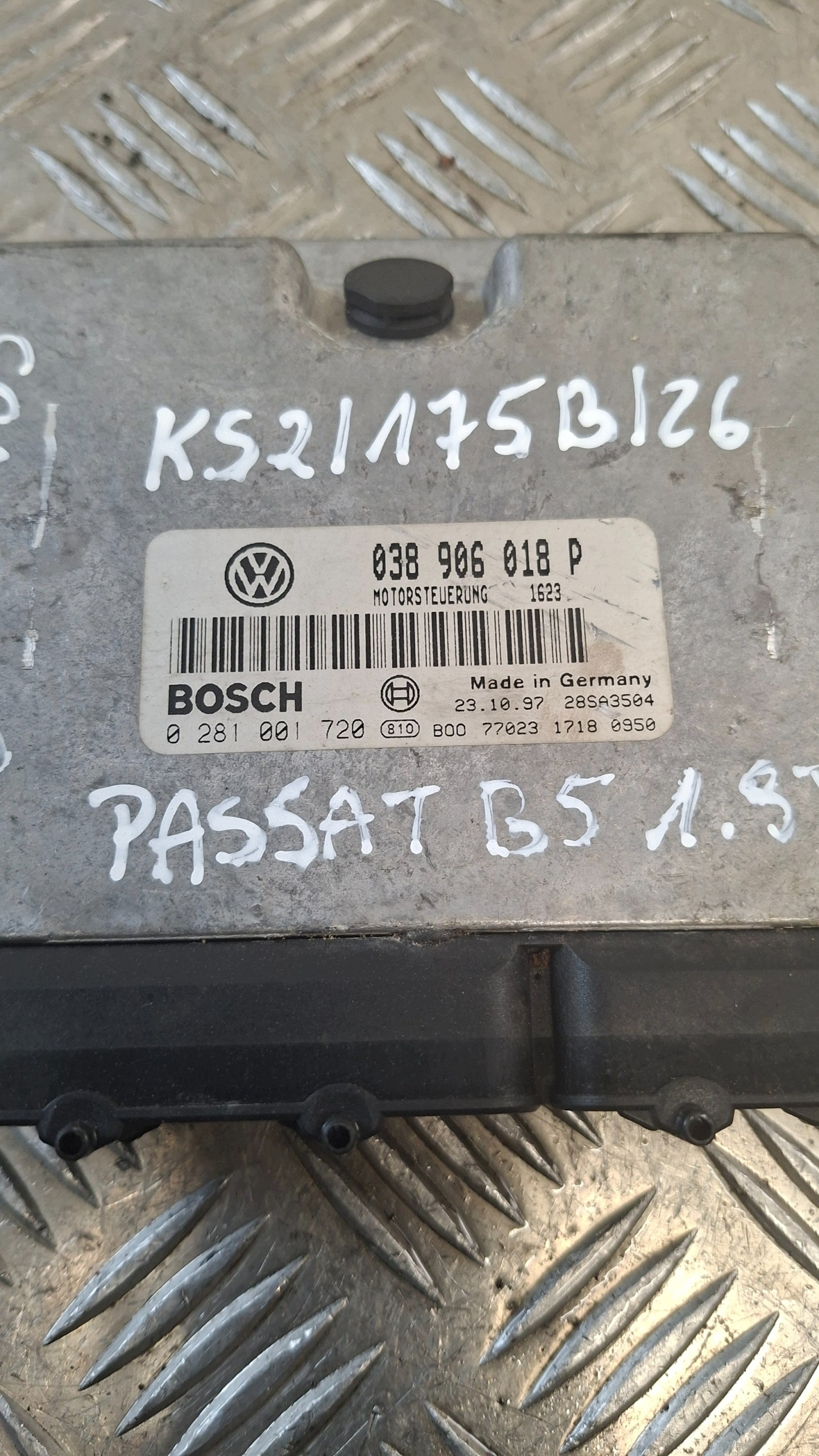 unité de commande électronique uce moteur VW PASSAT B5 1.9TDI