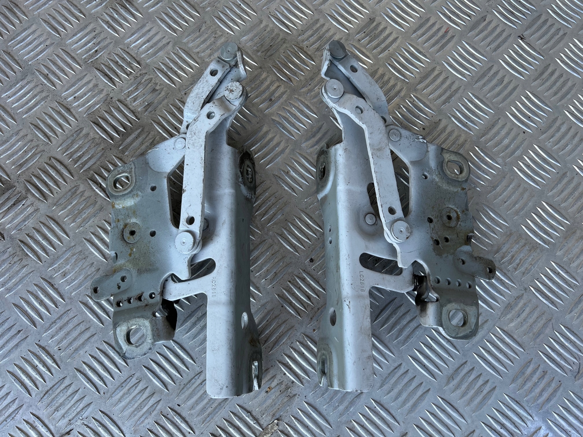 Шарнір петлі капота в зборі BMW 4 F36