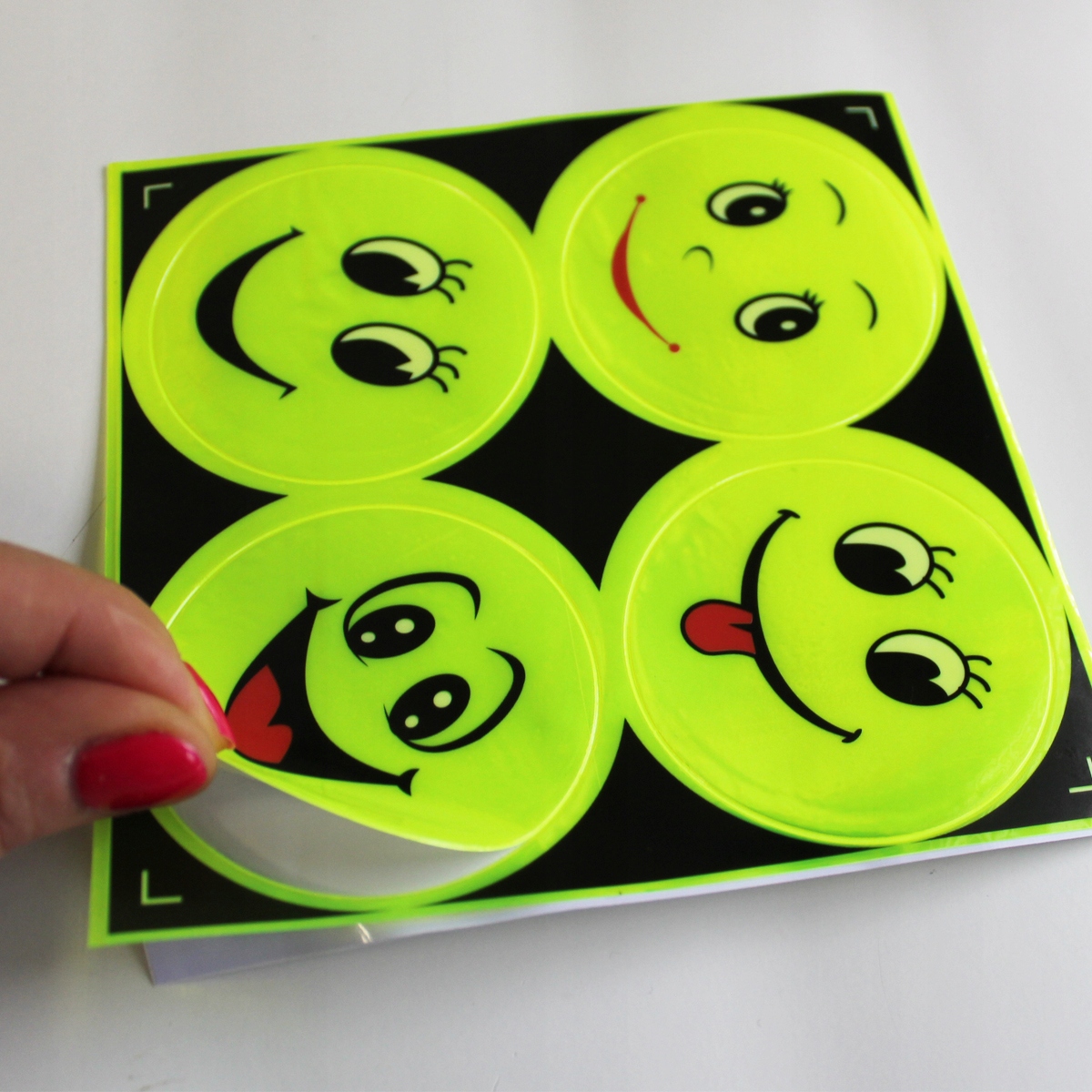 ODBLASKI NAKLEJKI ODBLASKOWE BUŹKI 4 SZT EMOTIKON Marka Inna marka