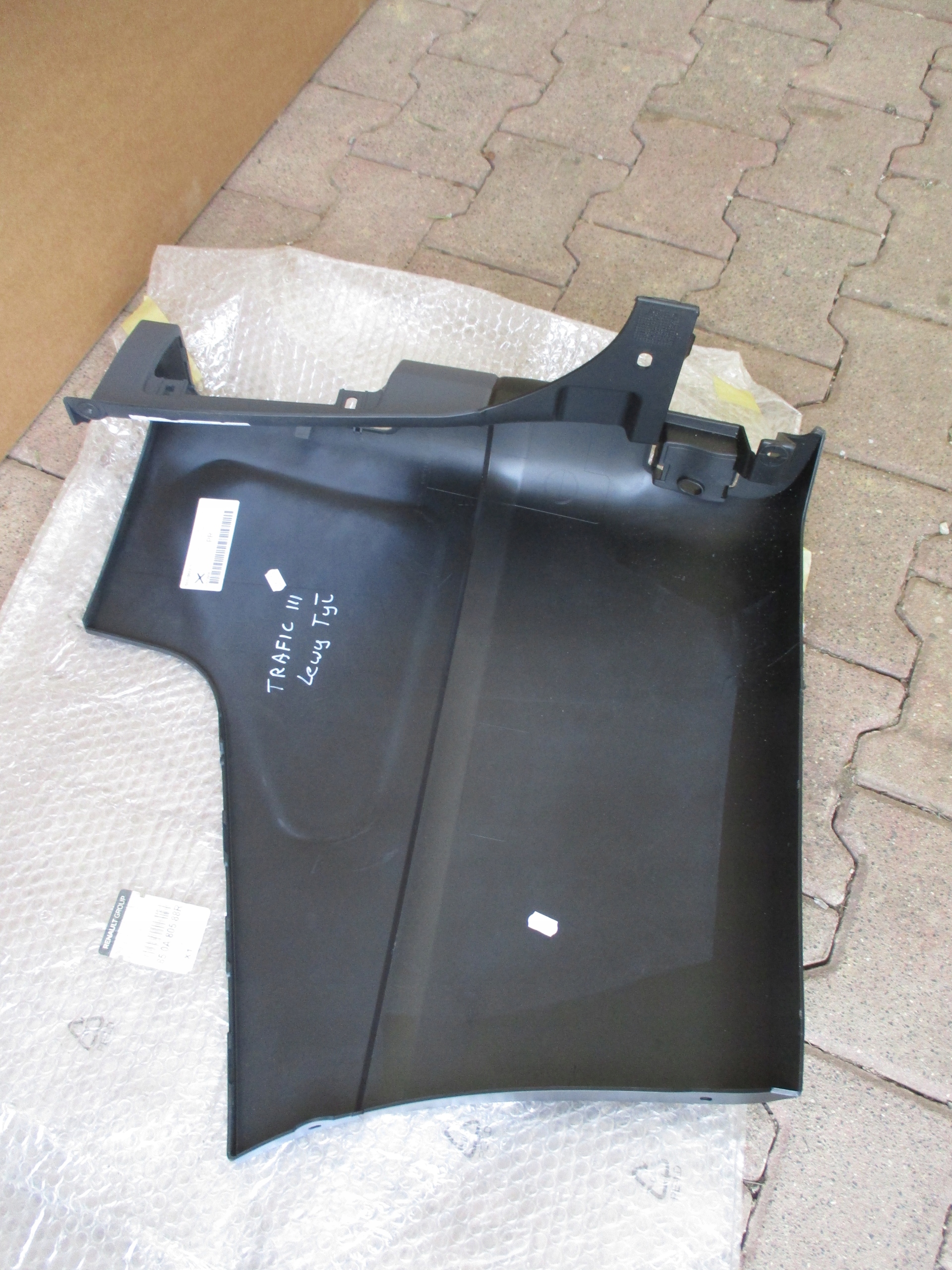 bumper corner left rear part tylni Renault Trafic 850A80588R