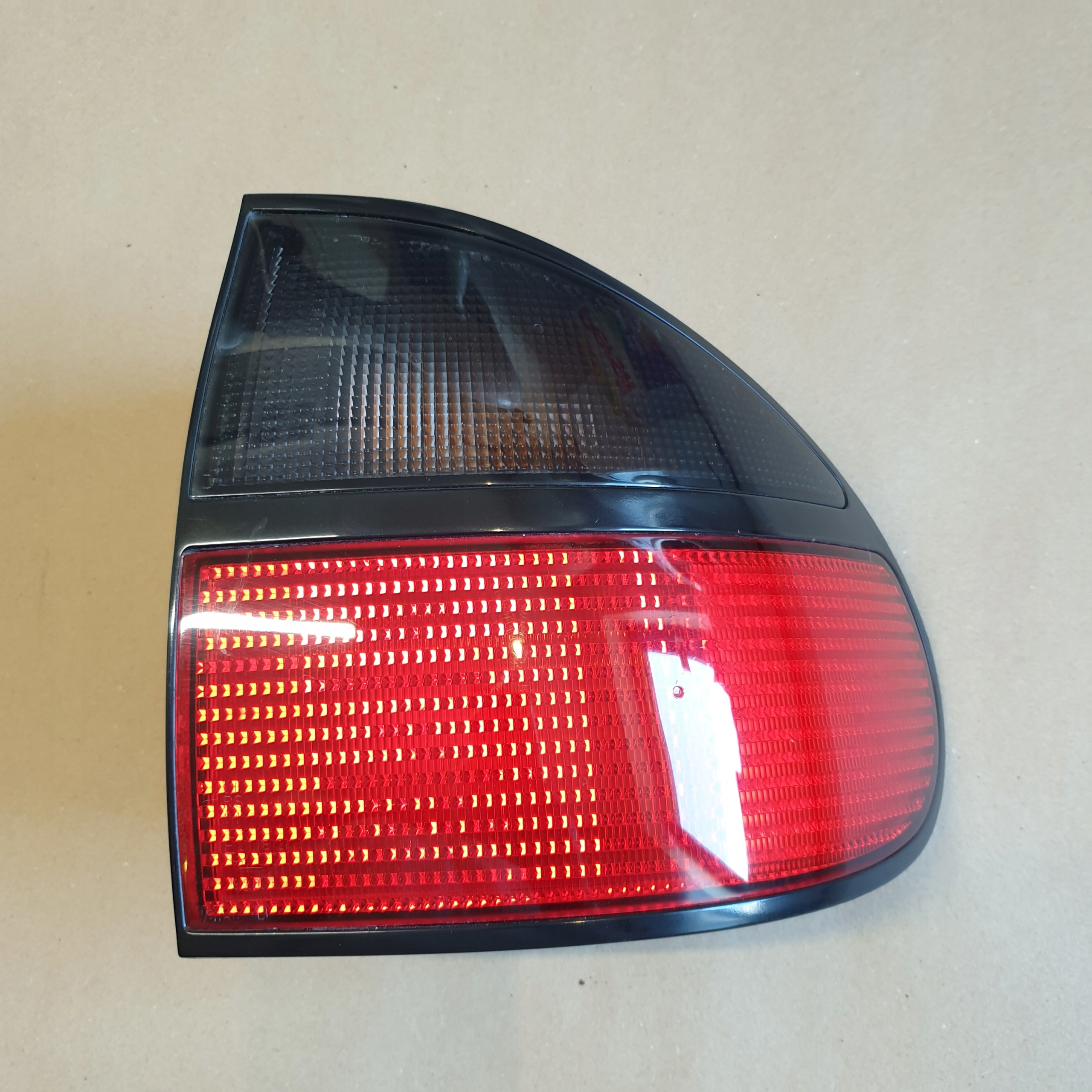 light right rear WKLAD RENAULT LAGUNA and HB OE EU
