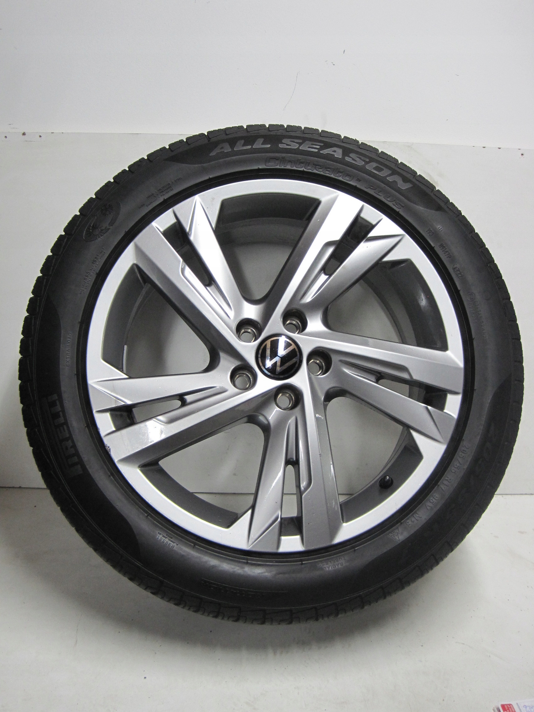 wheels discs tyres VW TAIGO 2G7 R17 M+S 22R