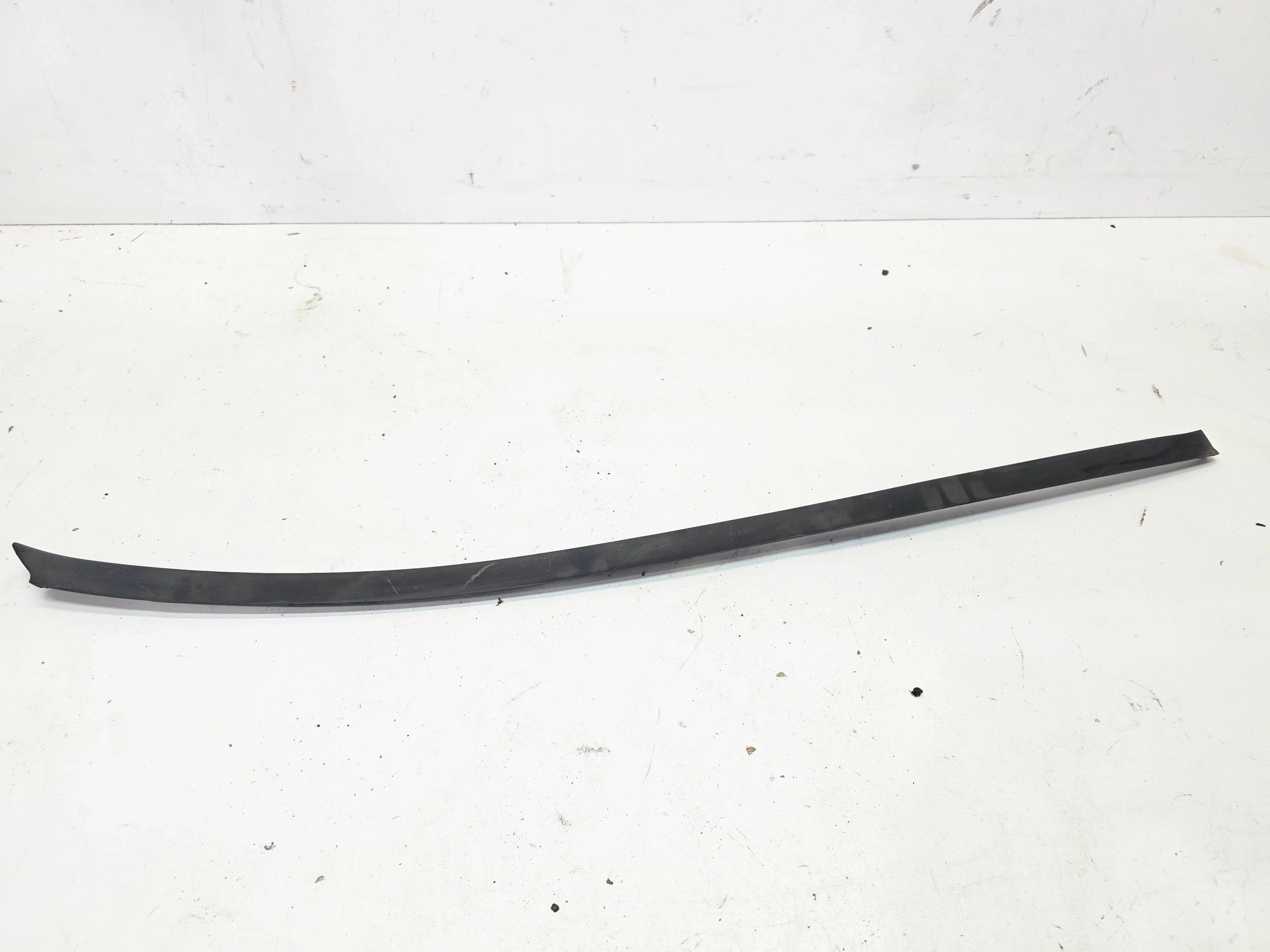 moulding dust windows left AUDI Q7 4L0854327