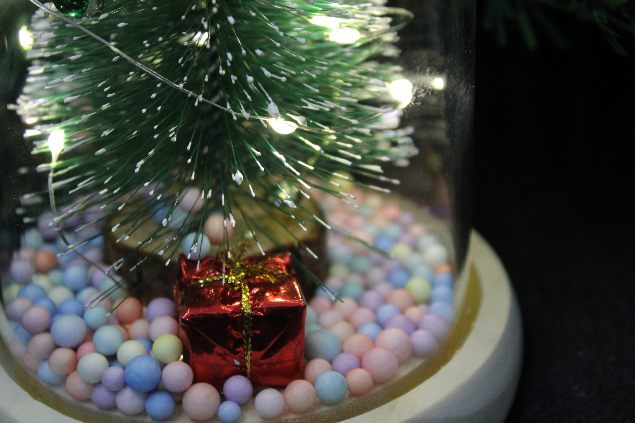 WIECZNA CHOINKA W SZKLE LED JAK RÓŻA MIKOŁAJ ŚWIĘTA GWIAZDKA PREZENT LED Cechy dodatkowe podstawka