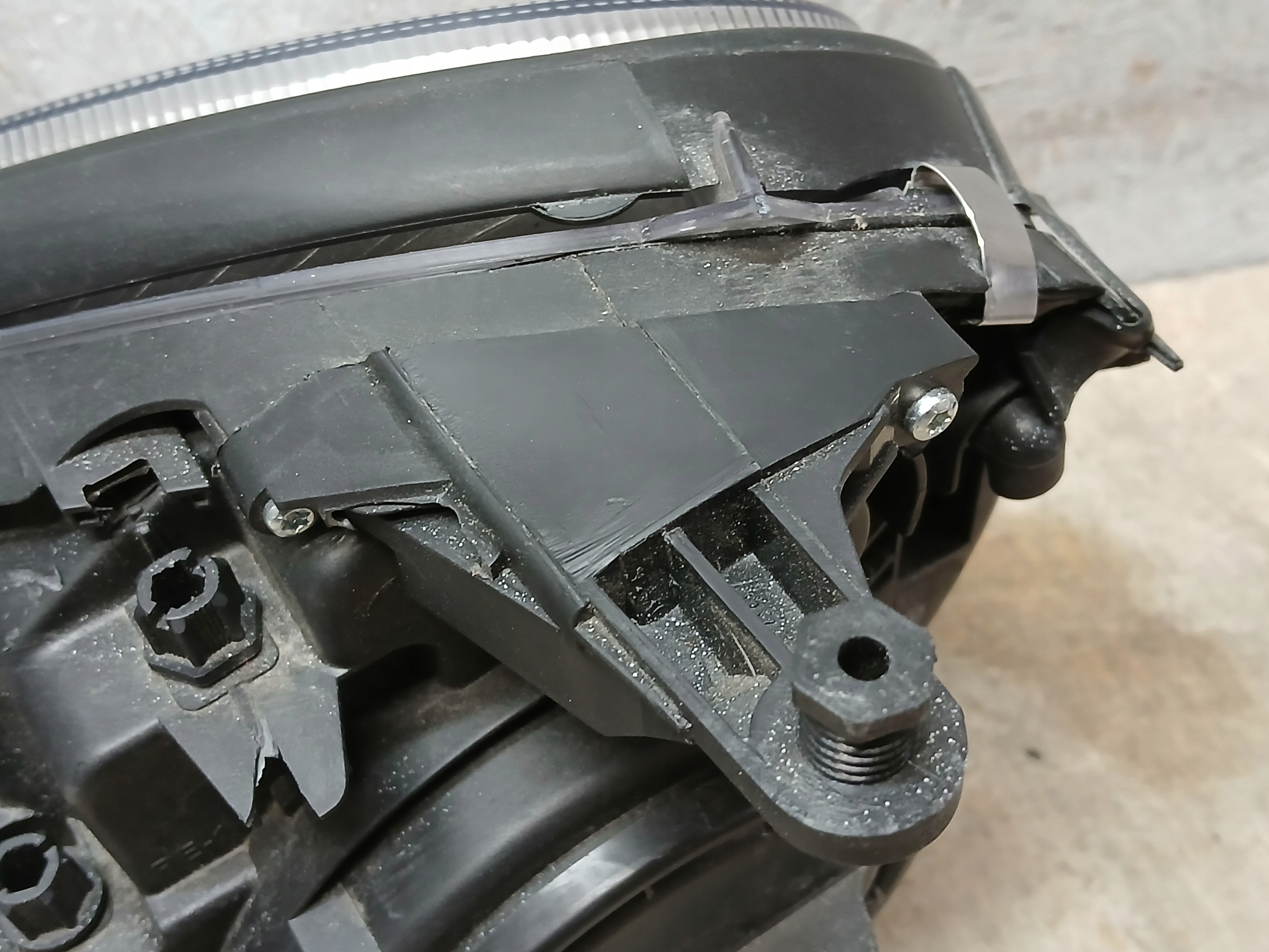 light front right MERCEDES E KLASA W211 XENON A2118201461