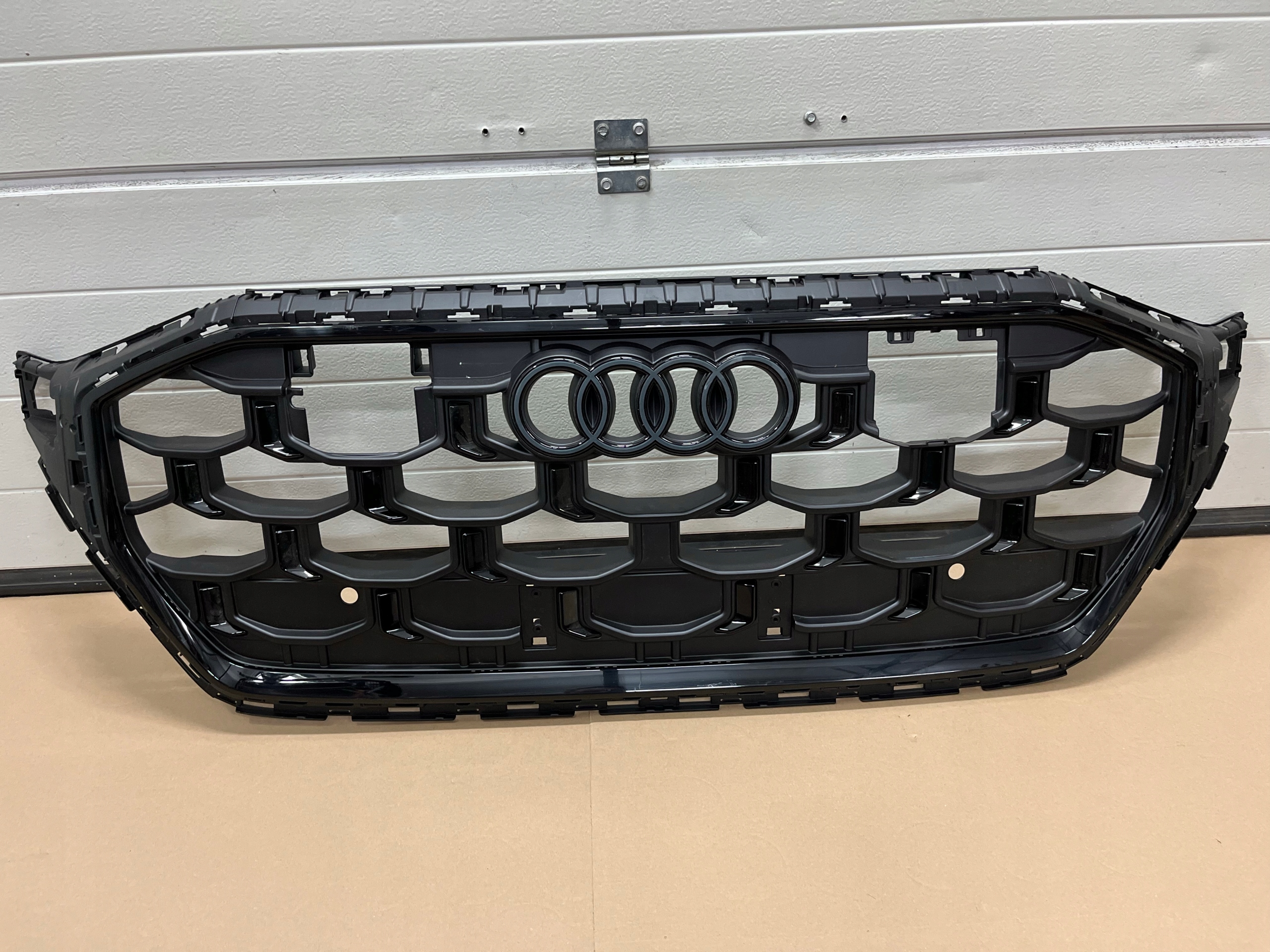 GRILL AUDI Q8 4M8 LIFT 2024 4M8853651 ATRAPA ZDERZAKA AUDI Q8 LIFT