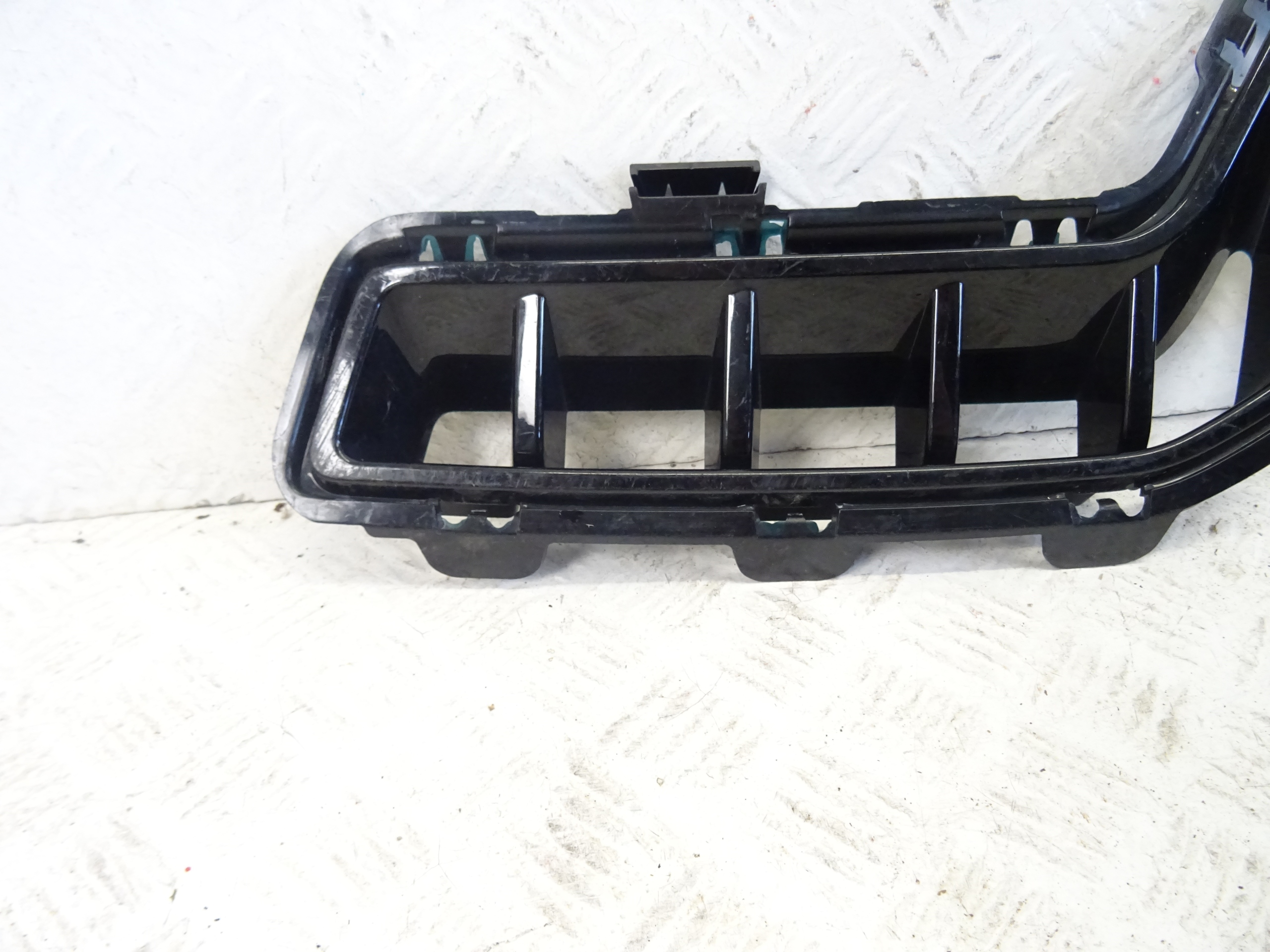 grid of a bumper front front left BMW X5 G05 LIFT 5111105034