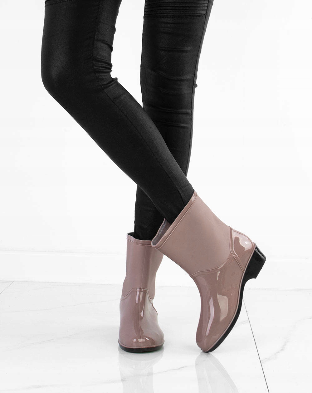 RÓŻOWE KRÓTKIE KALOSZE BOTKI DAMSKIE 38 Materiał zewnętrzny guma