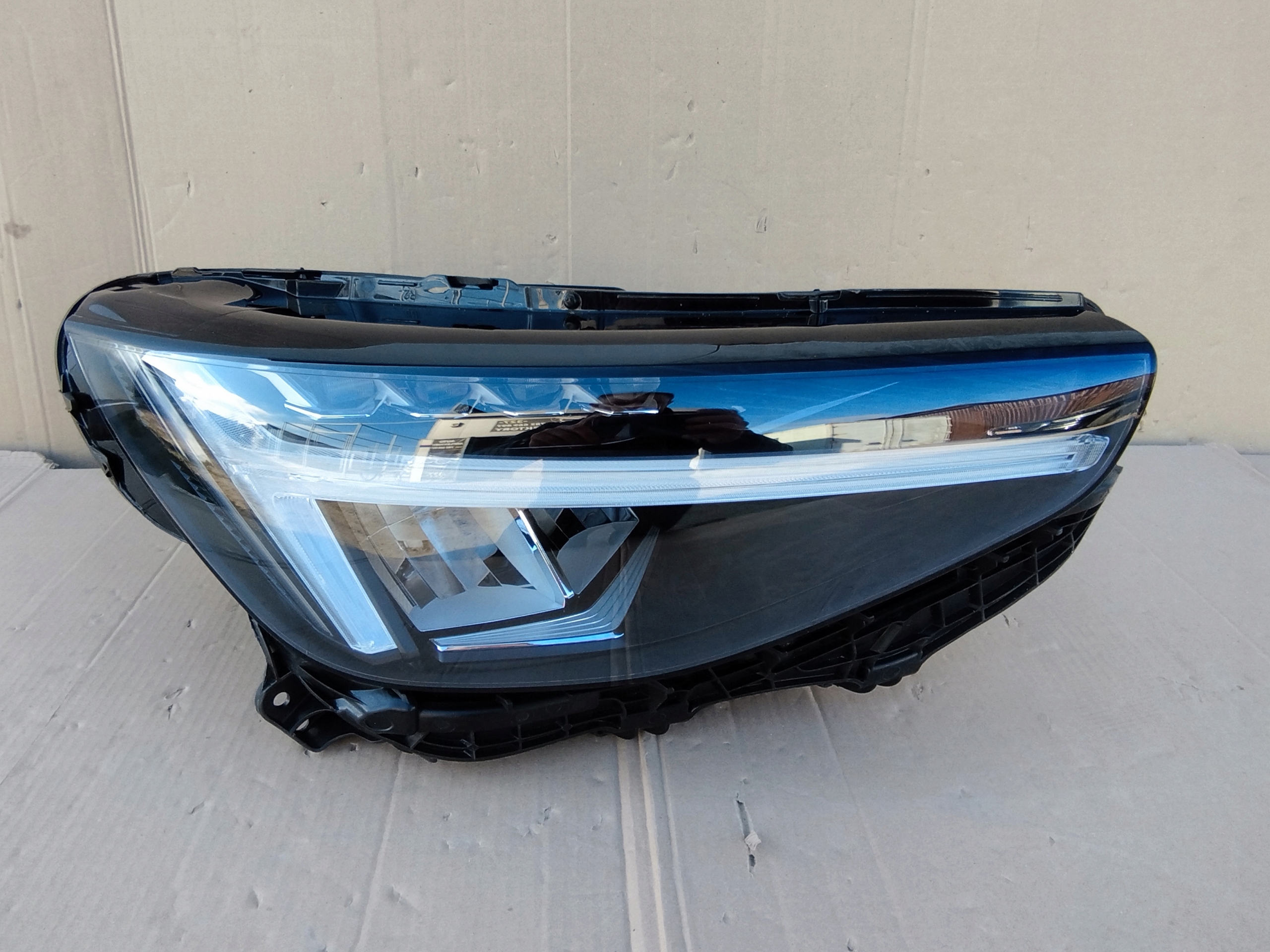 Lampa VOLVO XC40 LIFT FULL LED PRAWA 316555529