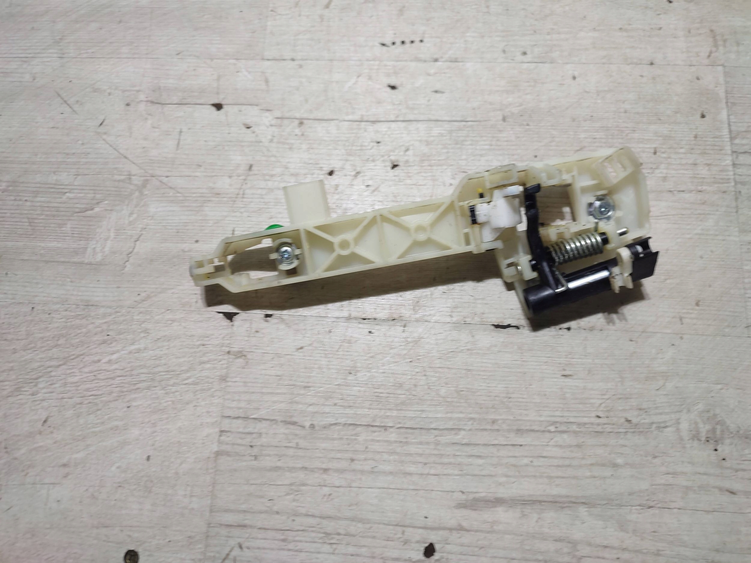 Hyundai Kona and 2018 rear part left handle exterior console