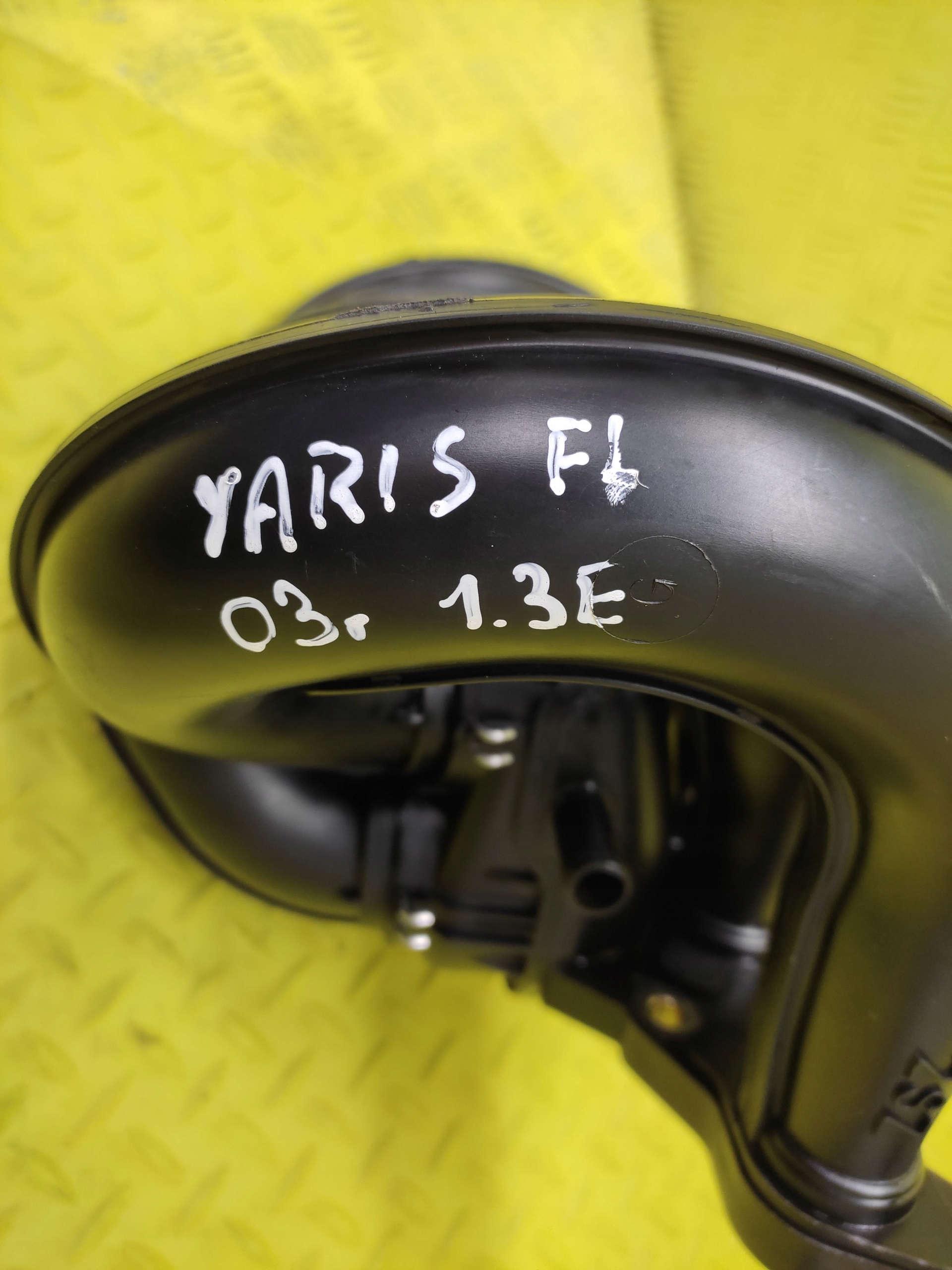 TOYOTA YARIS and 1.3 intake manifold