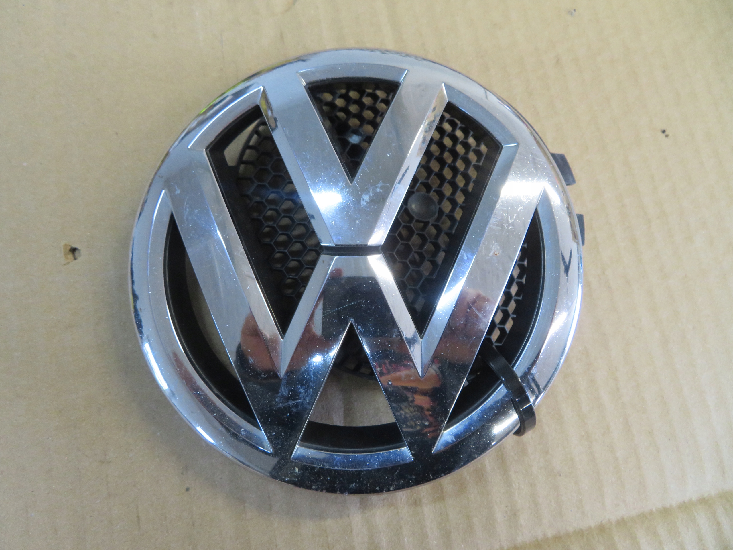 ZNACZEK EMBLEMAT LOGO PRZÓD VW TOURAN CADDY PASSAT 1T0853601