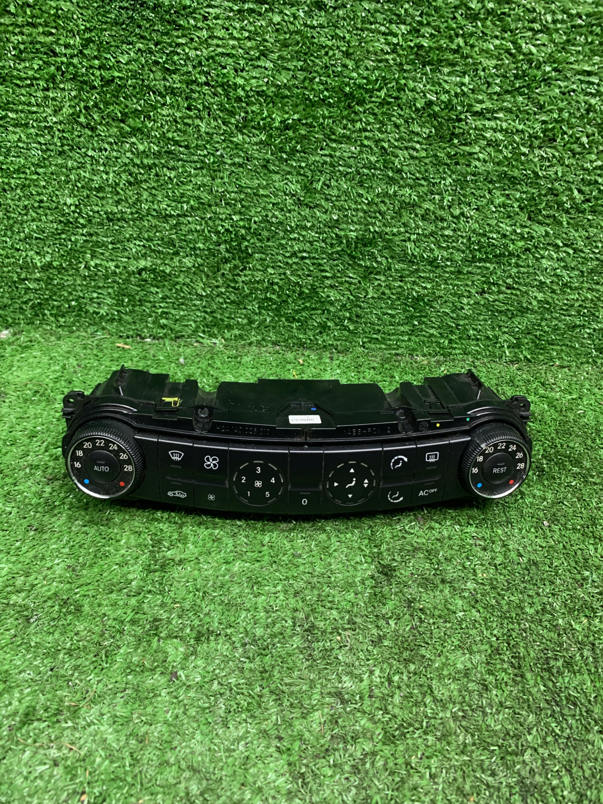 Mercedes E klasa W211 PANEL KLIMATYZACJI 2118300385