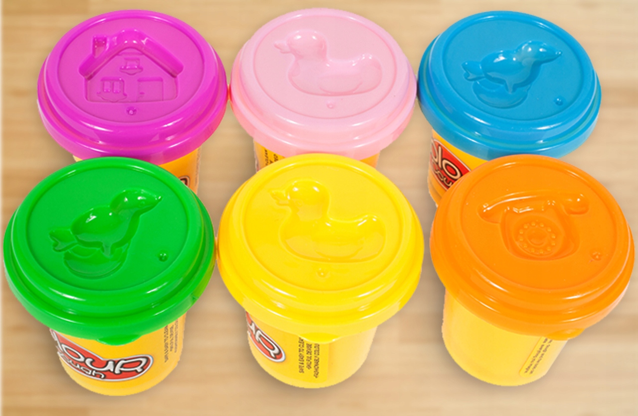 MASA PLASTYCZNA DLA DZIECI DO ZABAWY 6 KUBECZKÓW KOLORÓW Z CIASTOMASĄ 300G Materiał inny