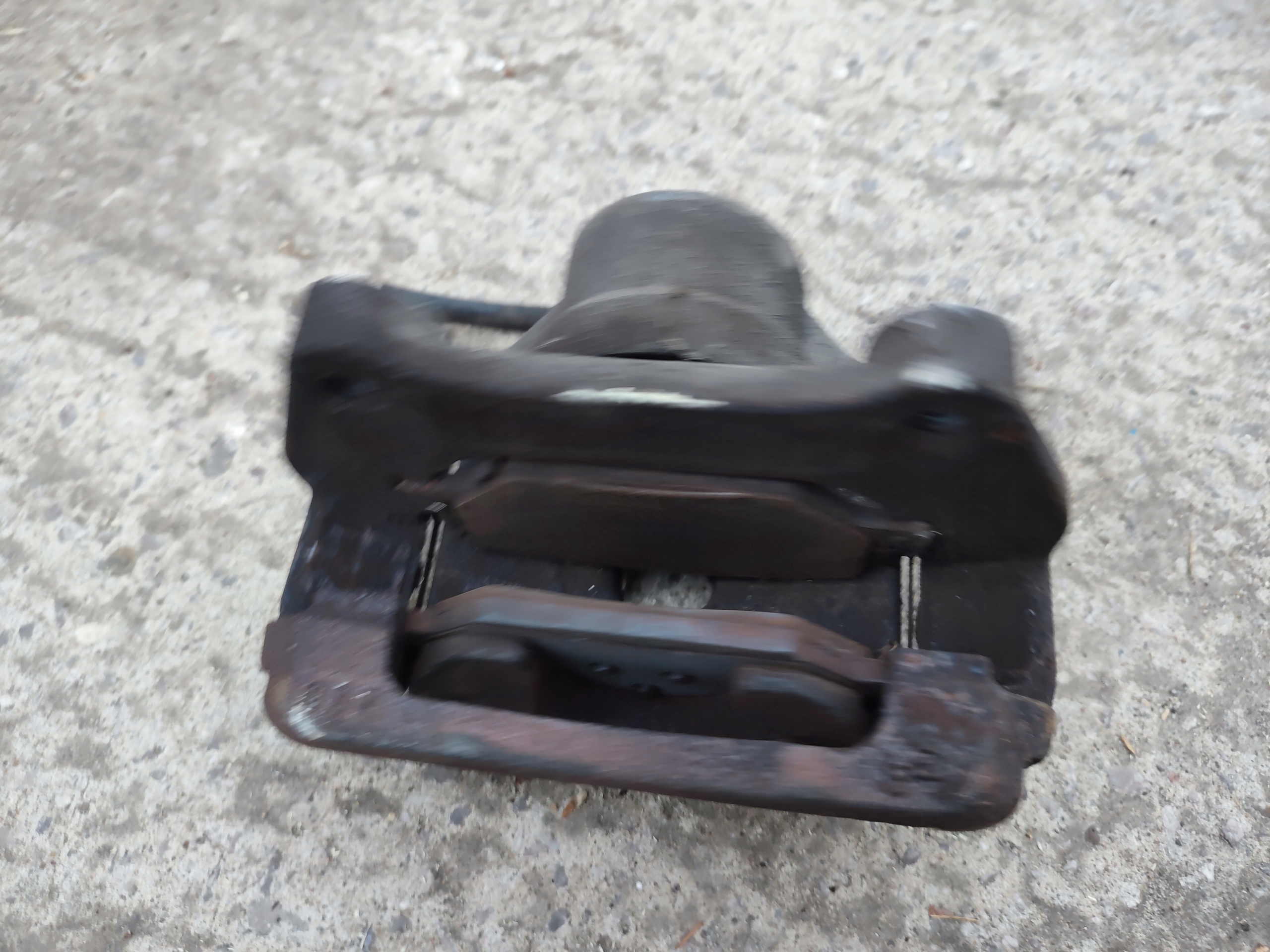 caliper brake front left front OPEL INSIGNIA B 84120872