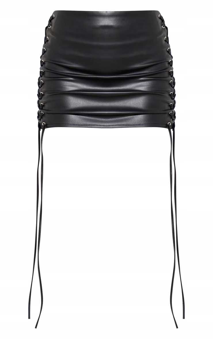 PRETTYLITTLETHING SPÓDNICA MINI Z ECO SKÓRY M Materiał dominujący poliuretan