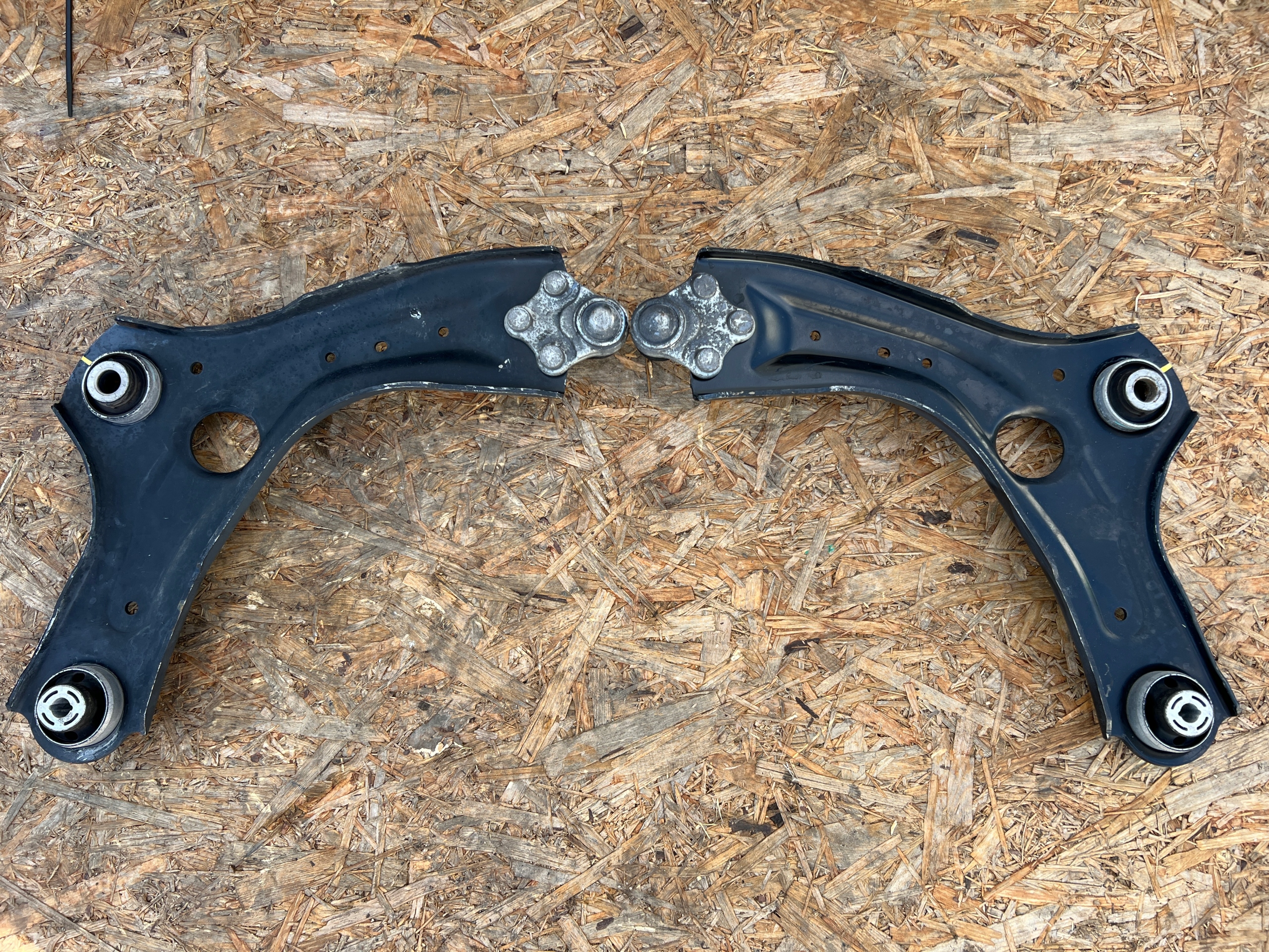 Petit bras Gauche Avant RENAULT ARKANA 1,6 E-TECH