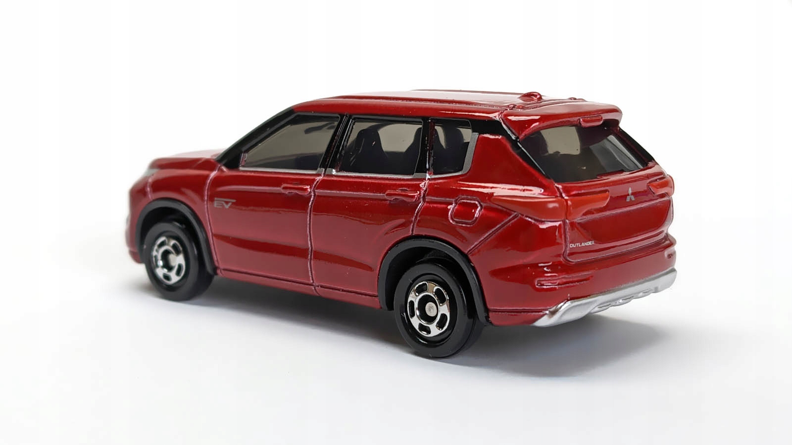 TOMICA MITSUBISHI OUTLANDER PHEV 1/63 METALOWY Wiek dziecka 14 lat +