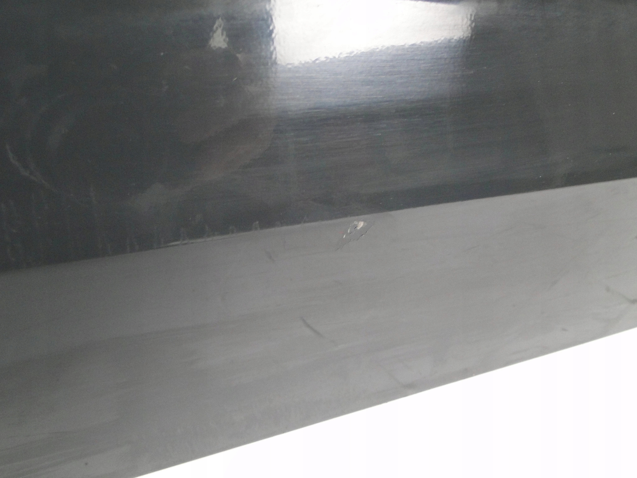 DRZWI 5TA VW TOURAN III 2016R. LI7F PRAWY PRZÓD WGNIOTKI, ODPRYSKI Strona zabudowy przód - prawa