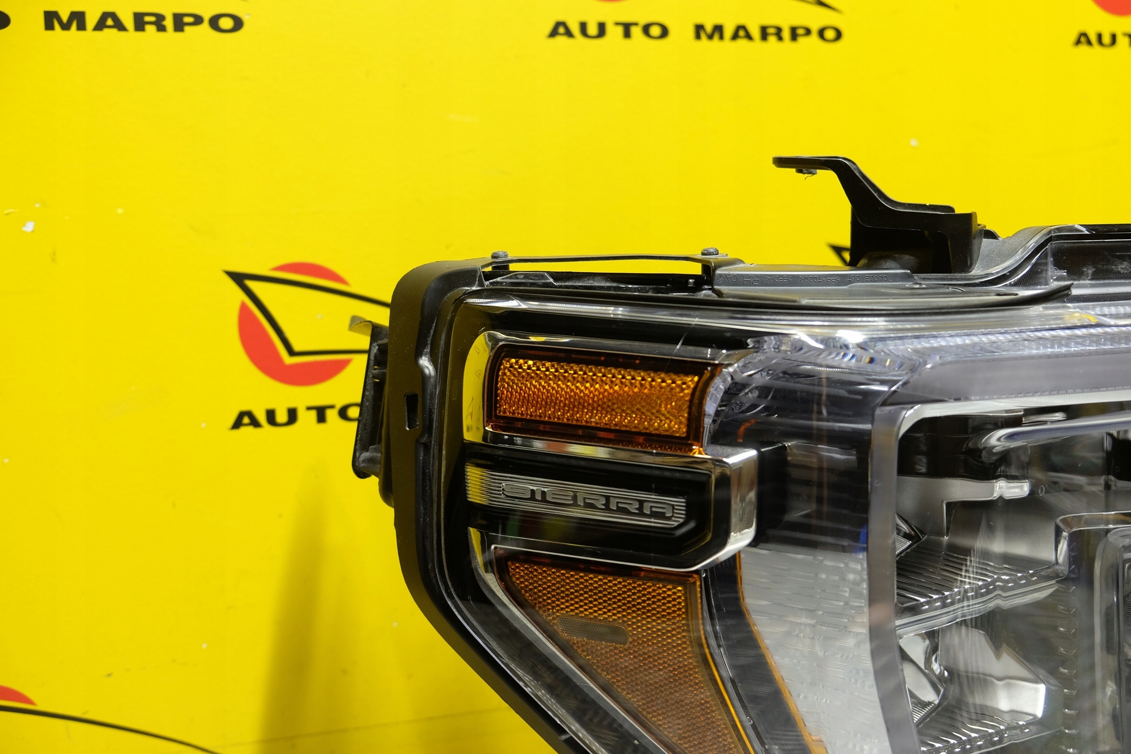 GMC SIERRA 2019 20 REFLEKTOR LAMPA PRZÓD LED R USA Producent części Chevrolet OE