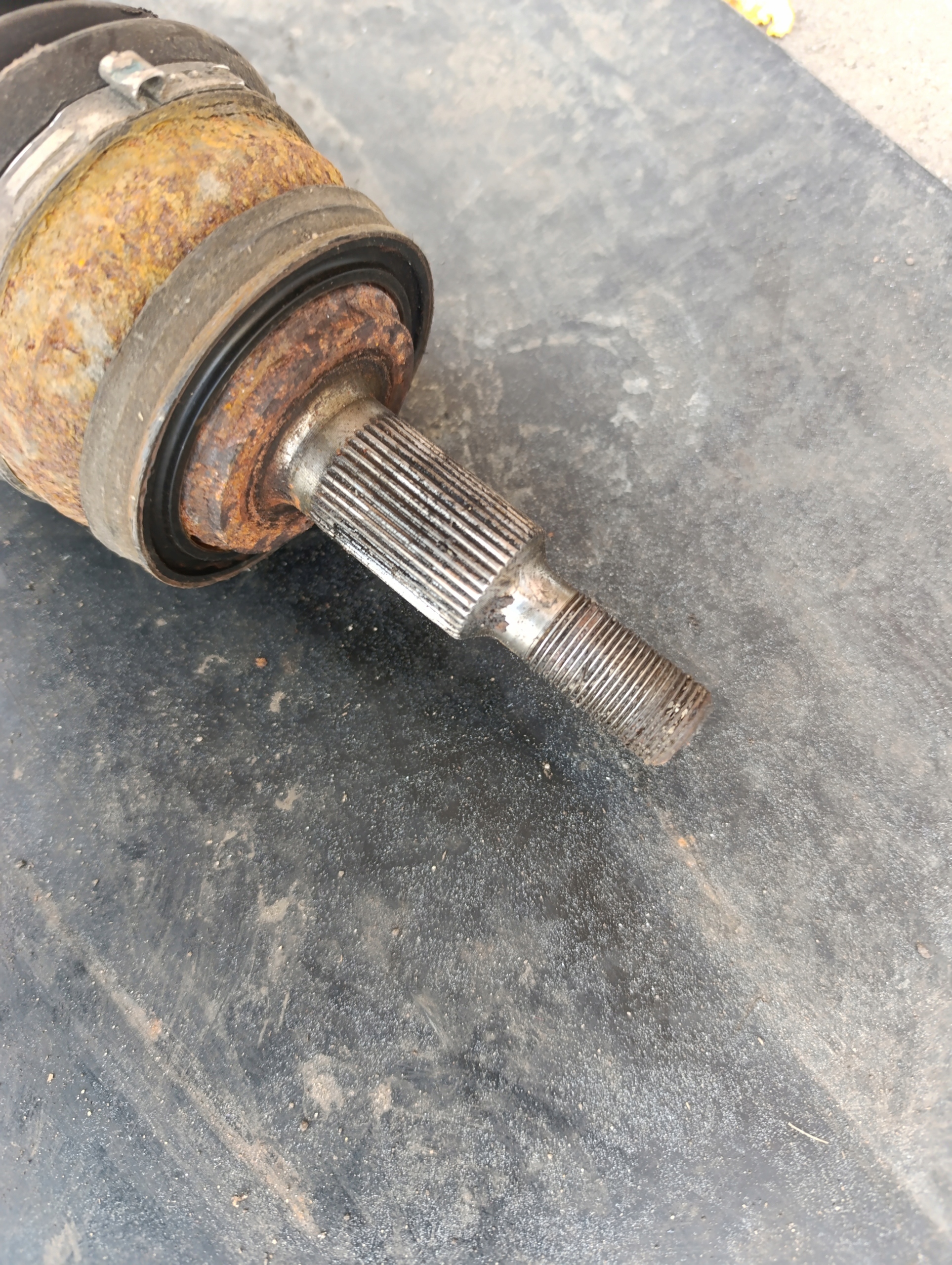 VW T5 1.9 TDI semi-axis long right front