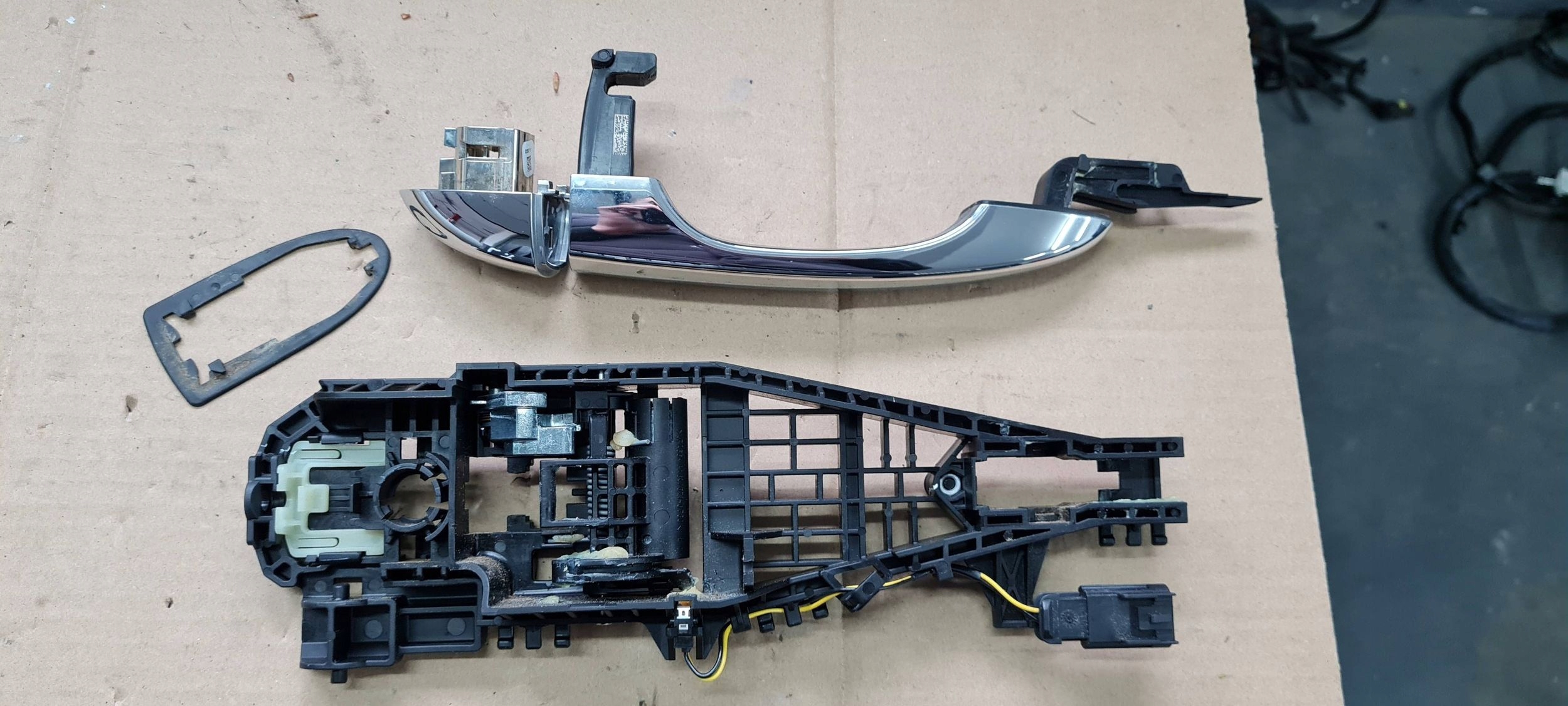Maserati Quattroporte VI handle door left left rear part CHROM 670005441