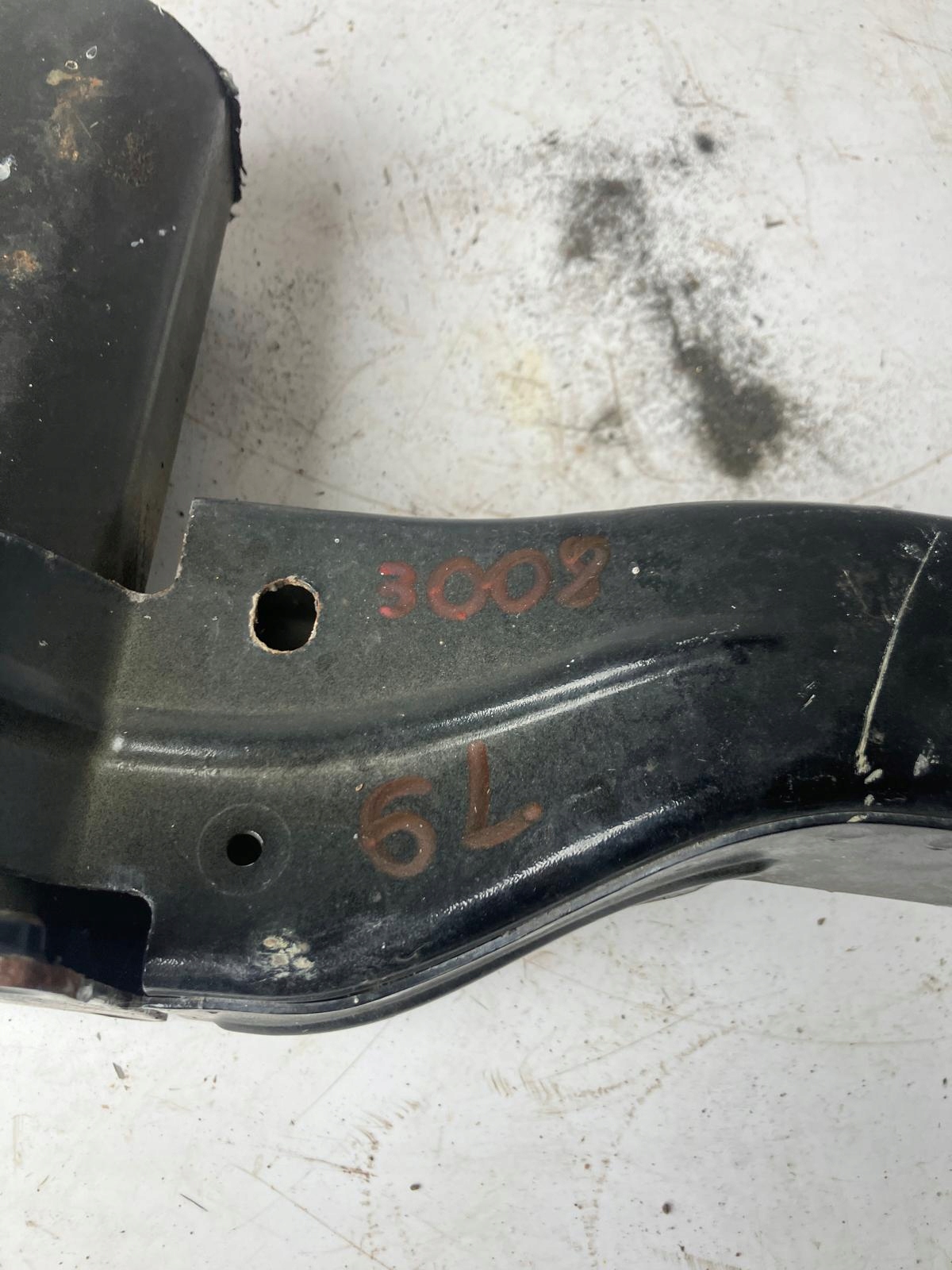 quarter holder supports quarter left front PEUGEOT 3008