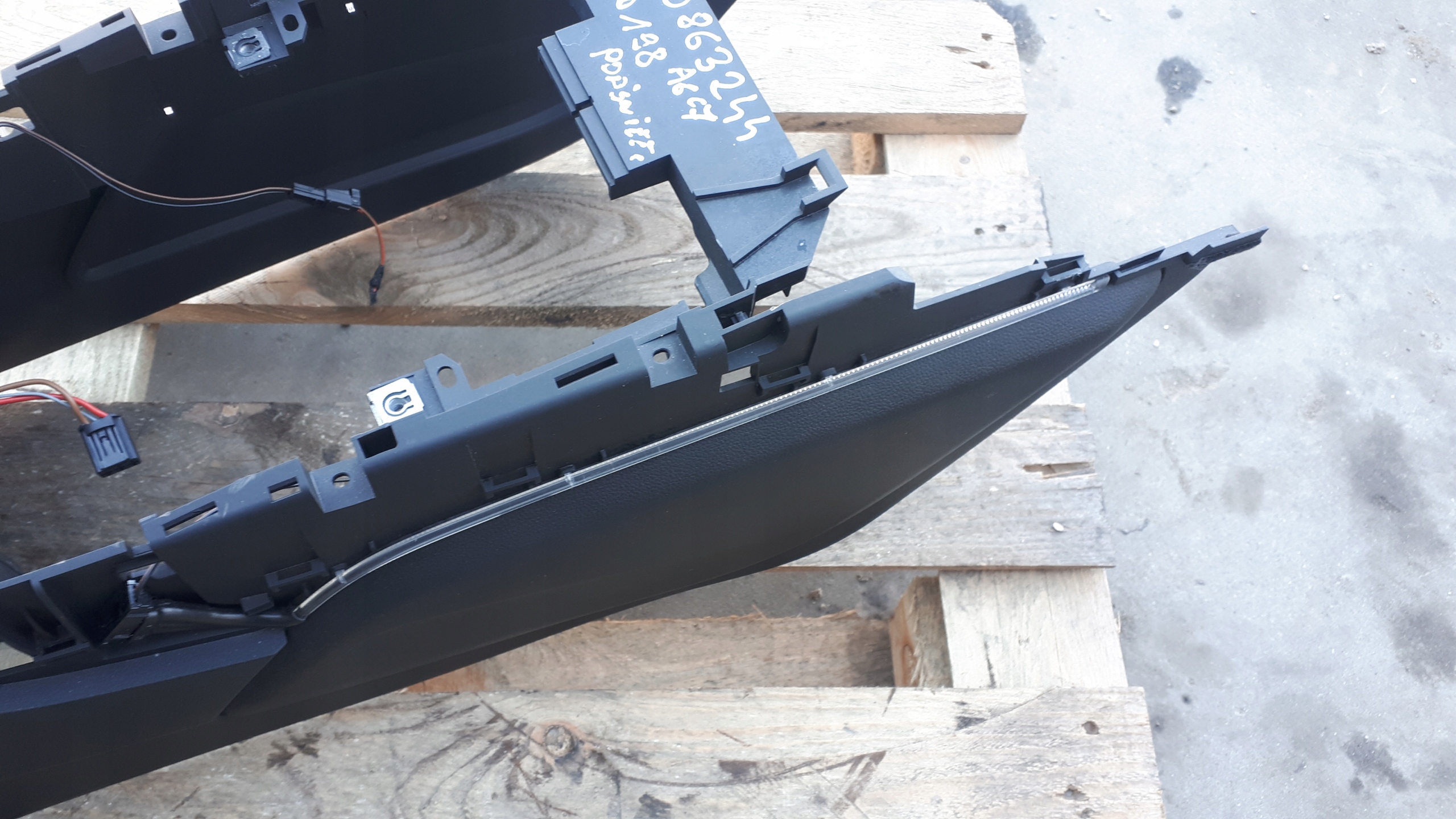 A6 C7 4G TUNEL central PODSWIETLANY armrest