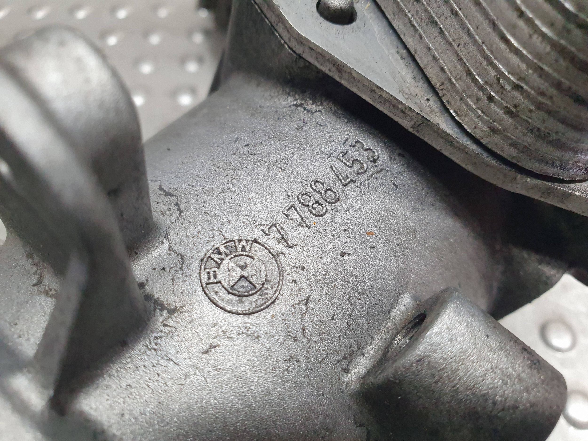 cover of a filter, oil 7788453 BMW E91 E90 E60 E61 X5 E70 E53 E65 3.0 D M57