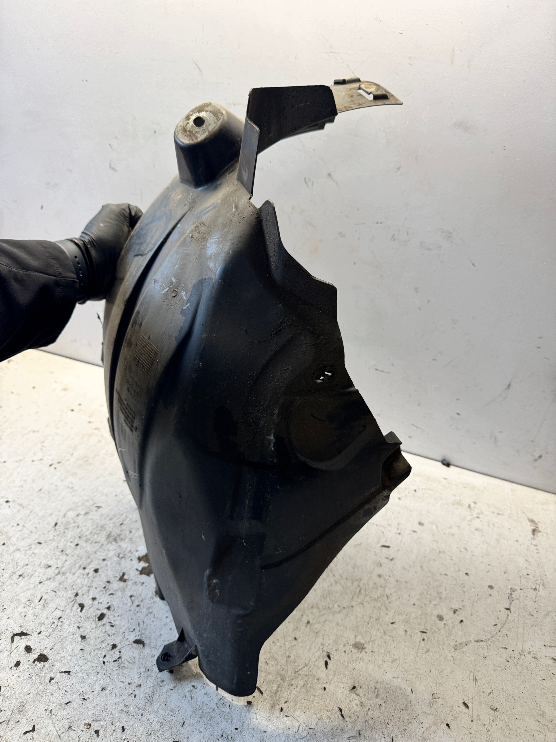 OPEL CORSA E podblatník levý předek díl zadní 39026893