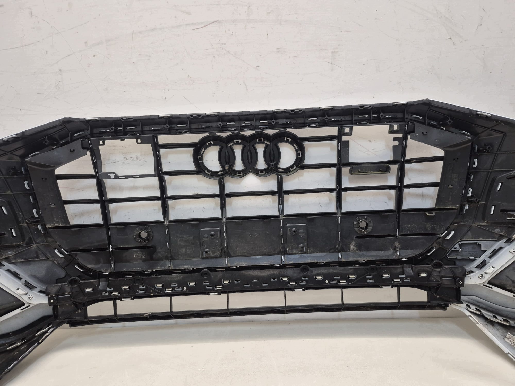 AUDI Q8 4M8 ZWYKLY 18- bumper front front grill grid PDC 4M8807437