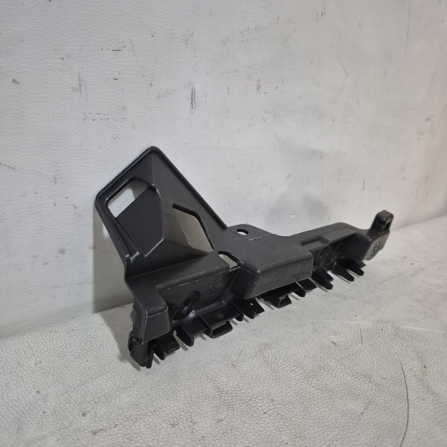RENAULT TRAFFIC III 3 VIVARO B 14r -> Support Support plaque Pare choc Droite Avant