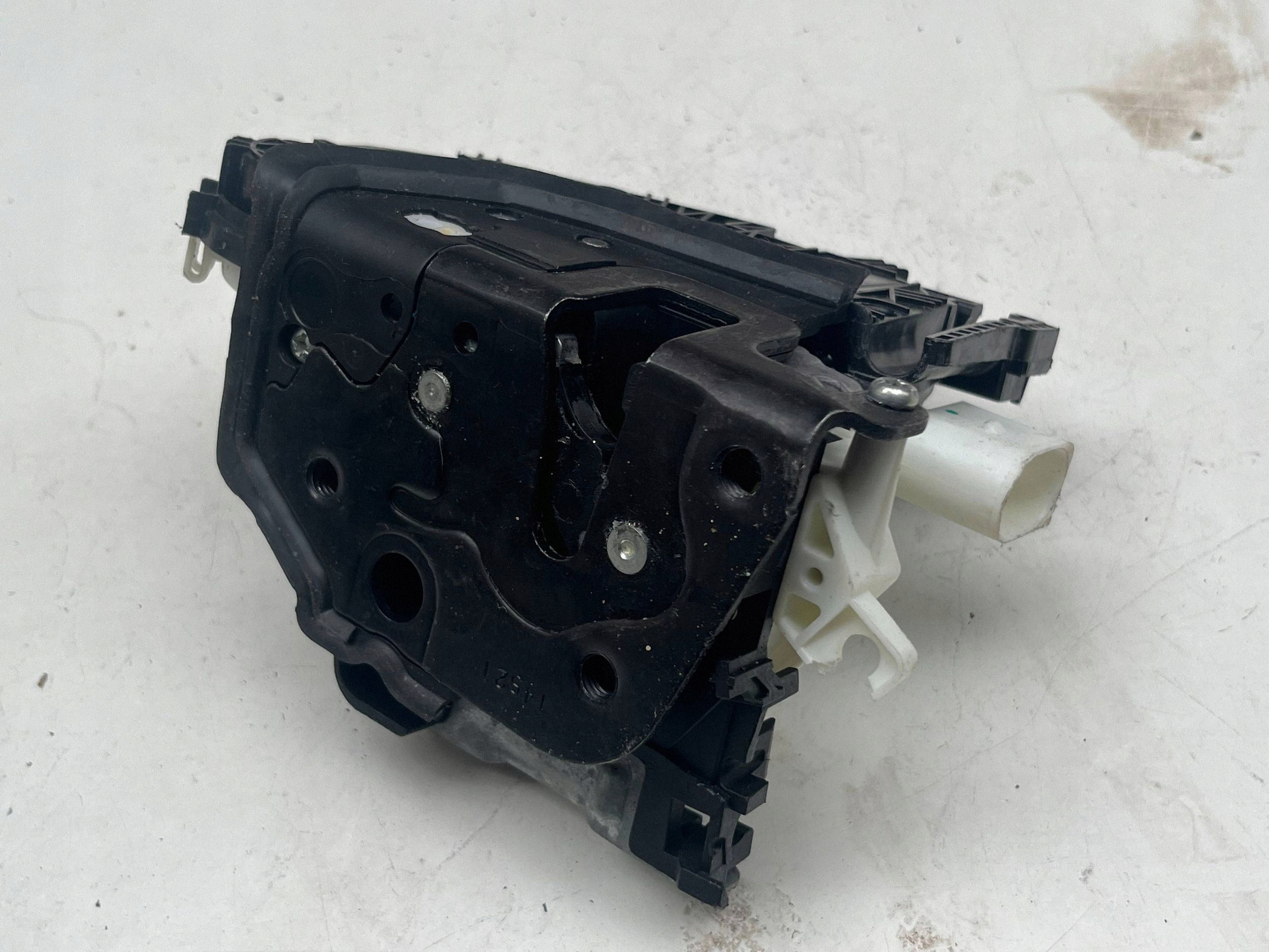 AUDI A6 C7 lock door left rear part 4G0839015M @M