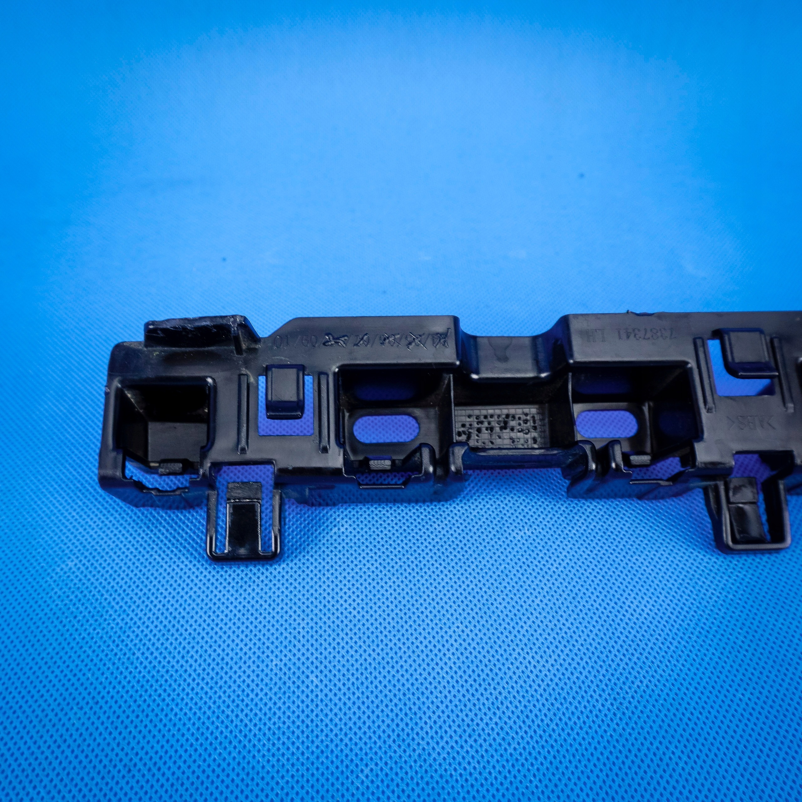 Support Support plaque Couvertures progowej Gauche BMW 5 G30 M 51777387341 7387341 59km