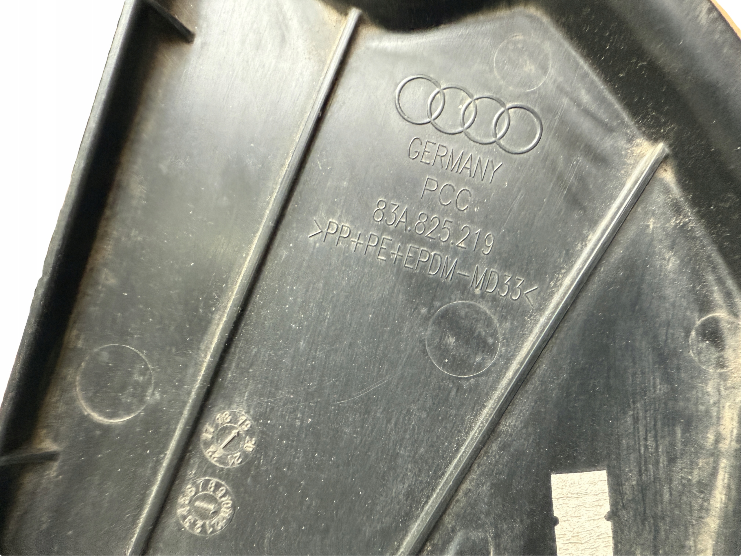 AUDI Q3 83A Radschale links heck 83A810171