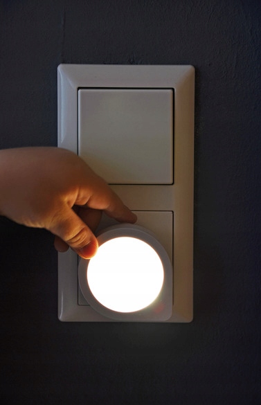 LAMPKA NOCNA LED Z CZUJNIKEM ZMIERZCHOWYM 0,2W 5 LM OŚWIETLENIE PUNKTOWE Kolor dominujący biały