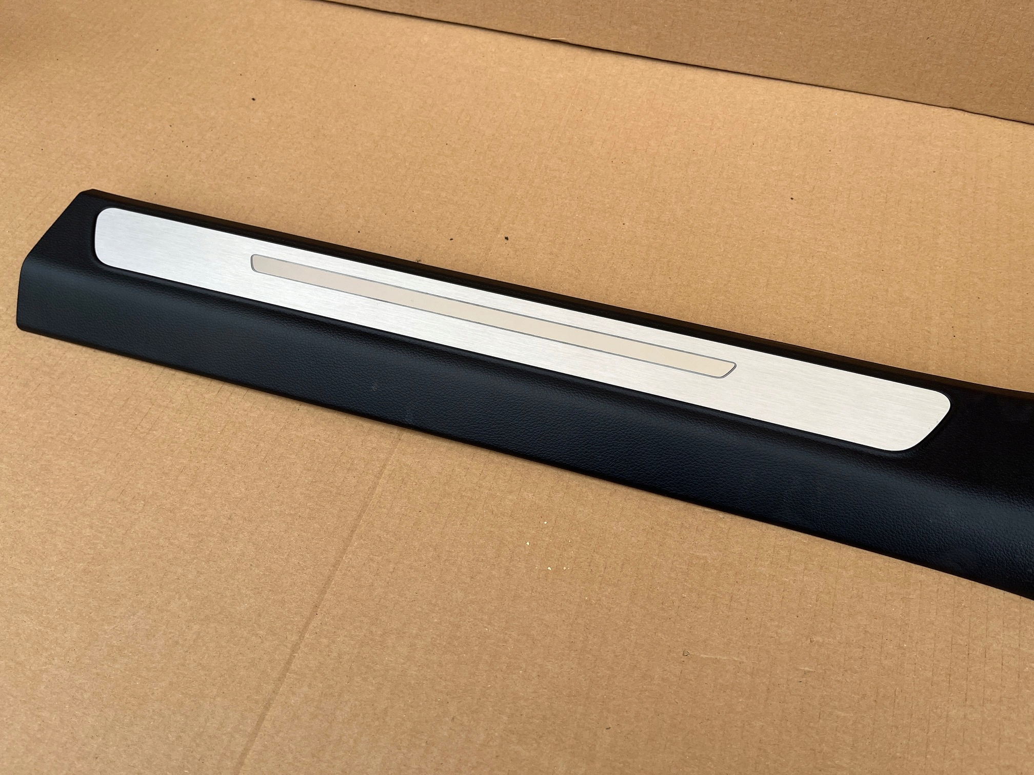 Audi A8 D4 moulding cover cap threshold left front 4H1867271C