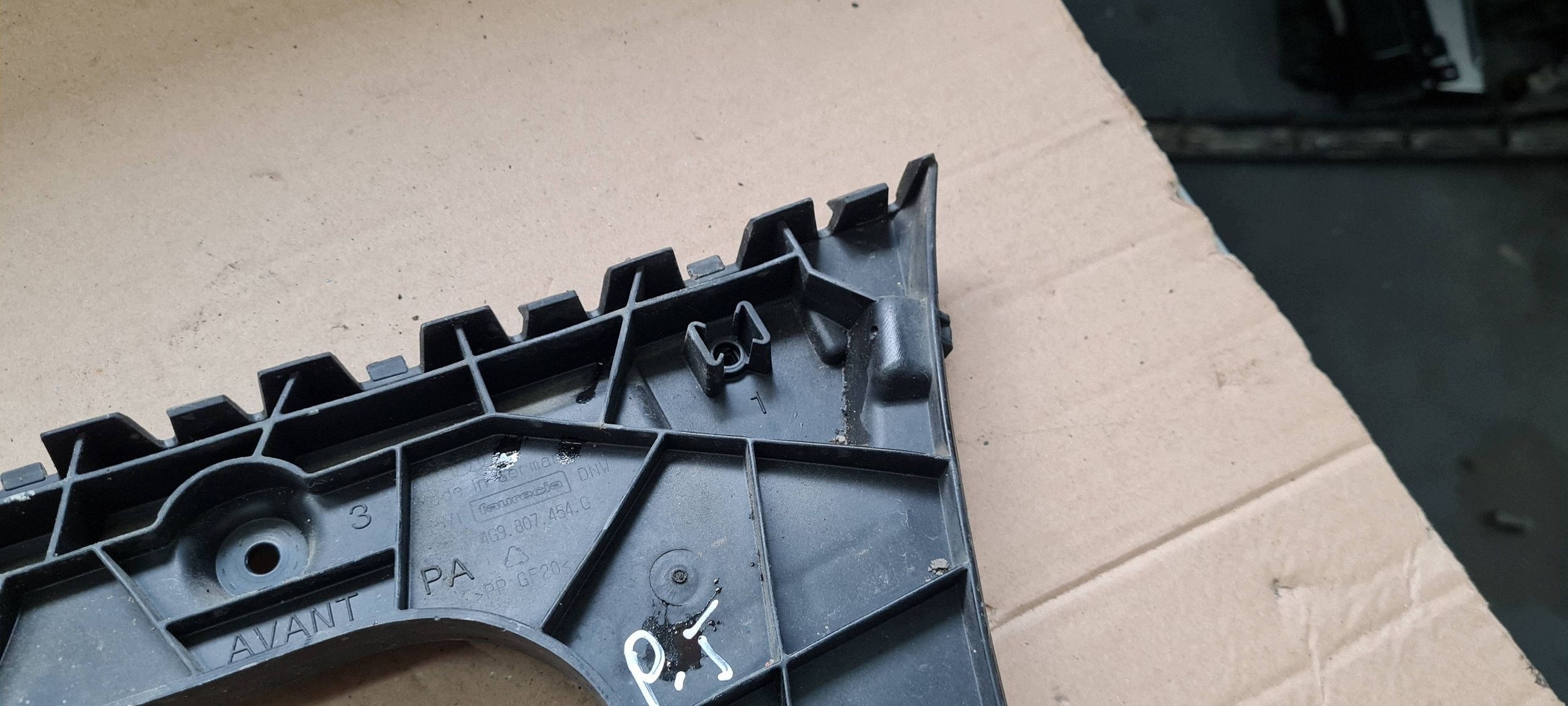 A6 C7 4G LIFT support holder bumper right rear part 4G9807454G
