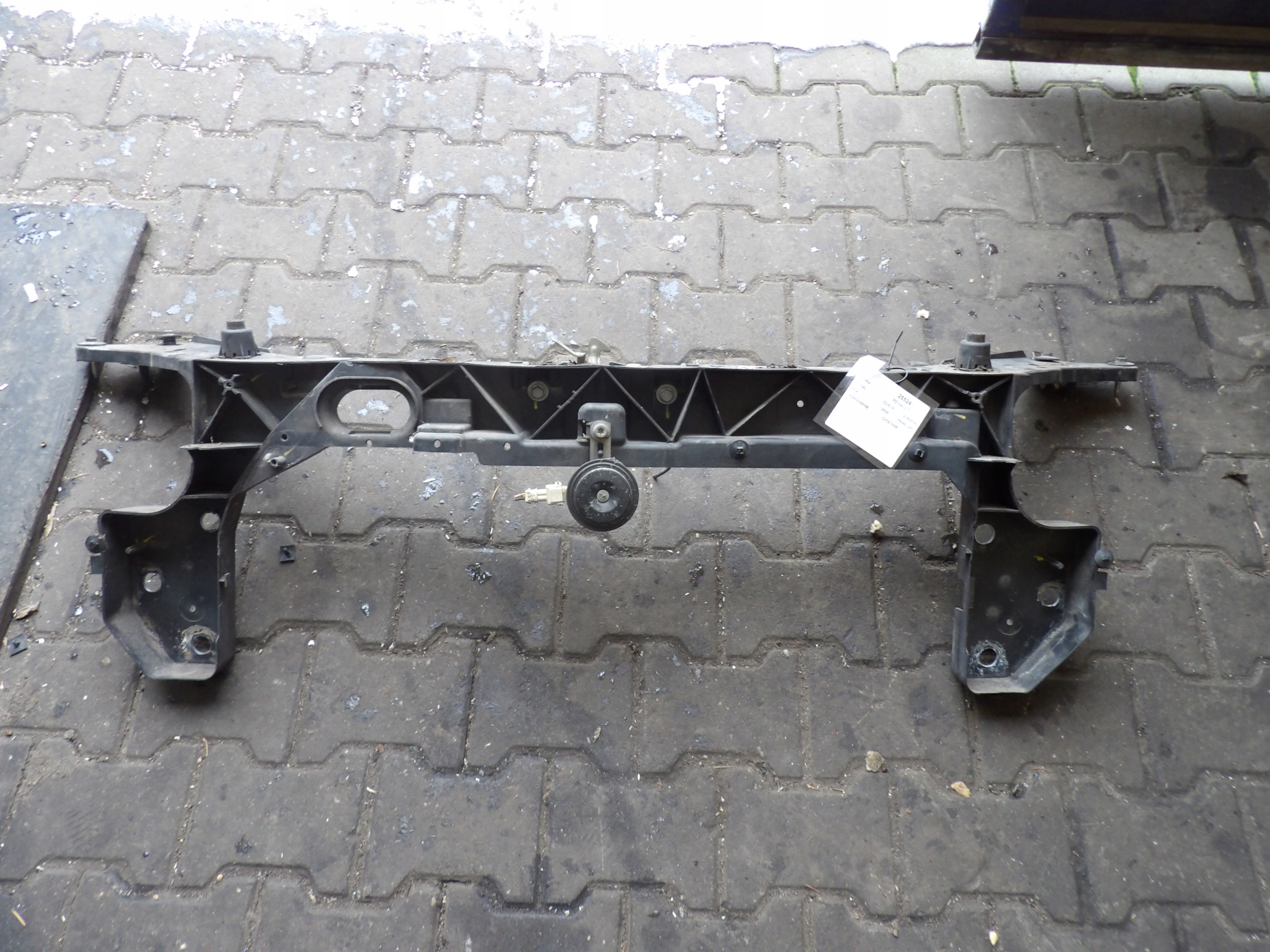 Renault Clio III pillar iron 8200290143
